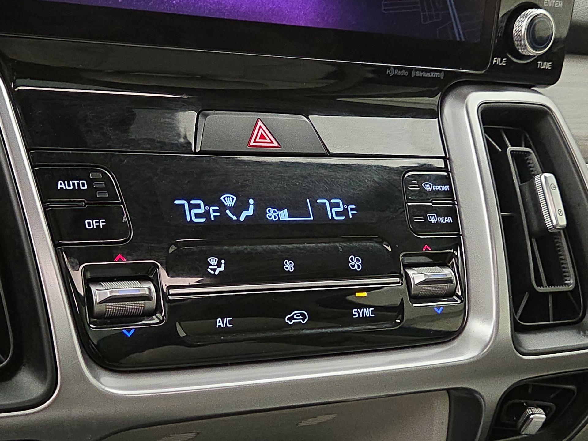 Thumbnail: 2023 Kia Sorento - 16