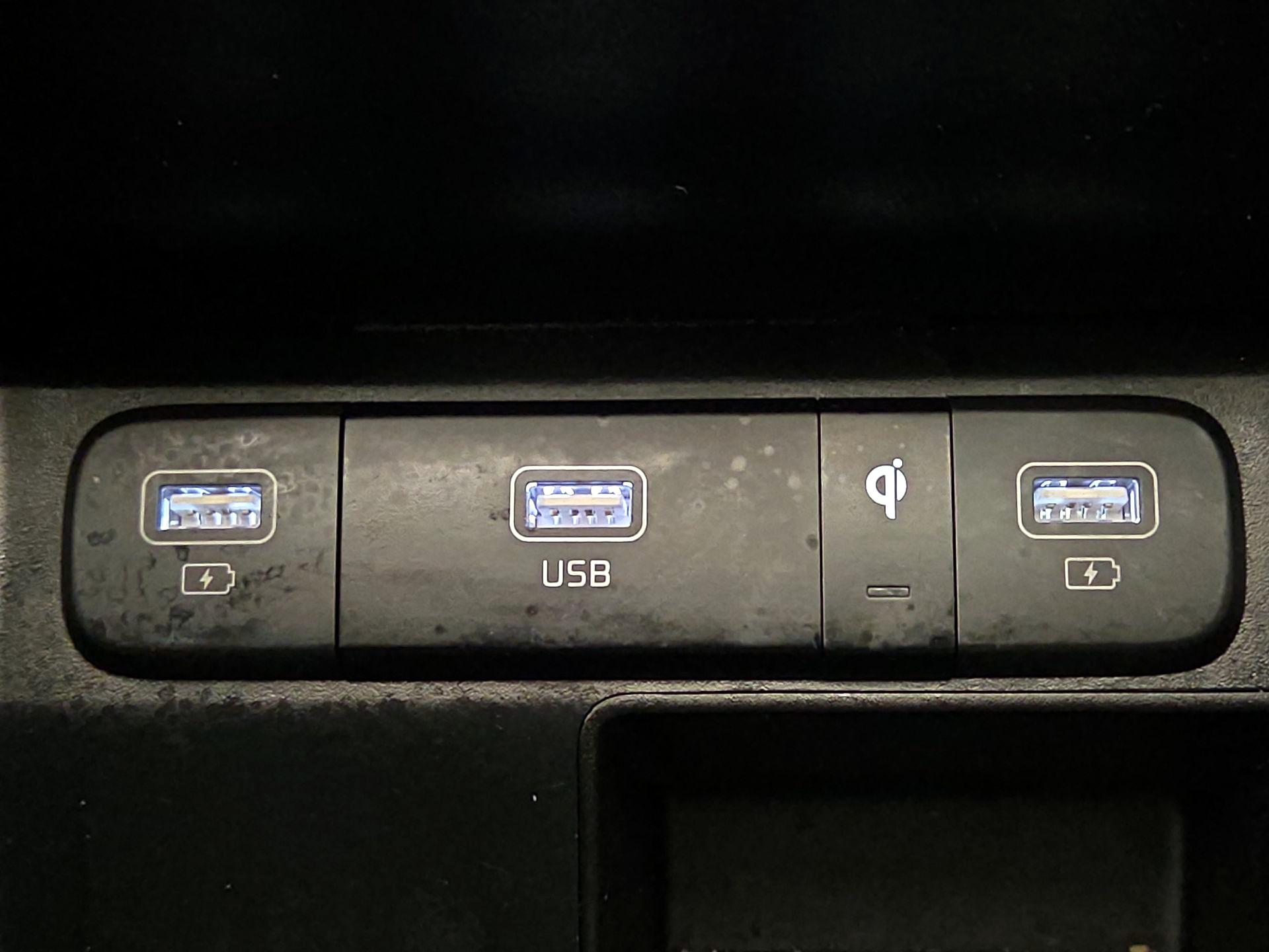 Thumbnail: 2023 Kia Sorento - 18