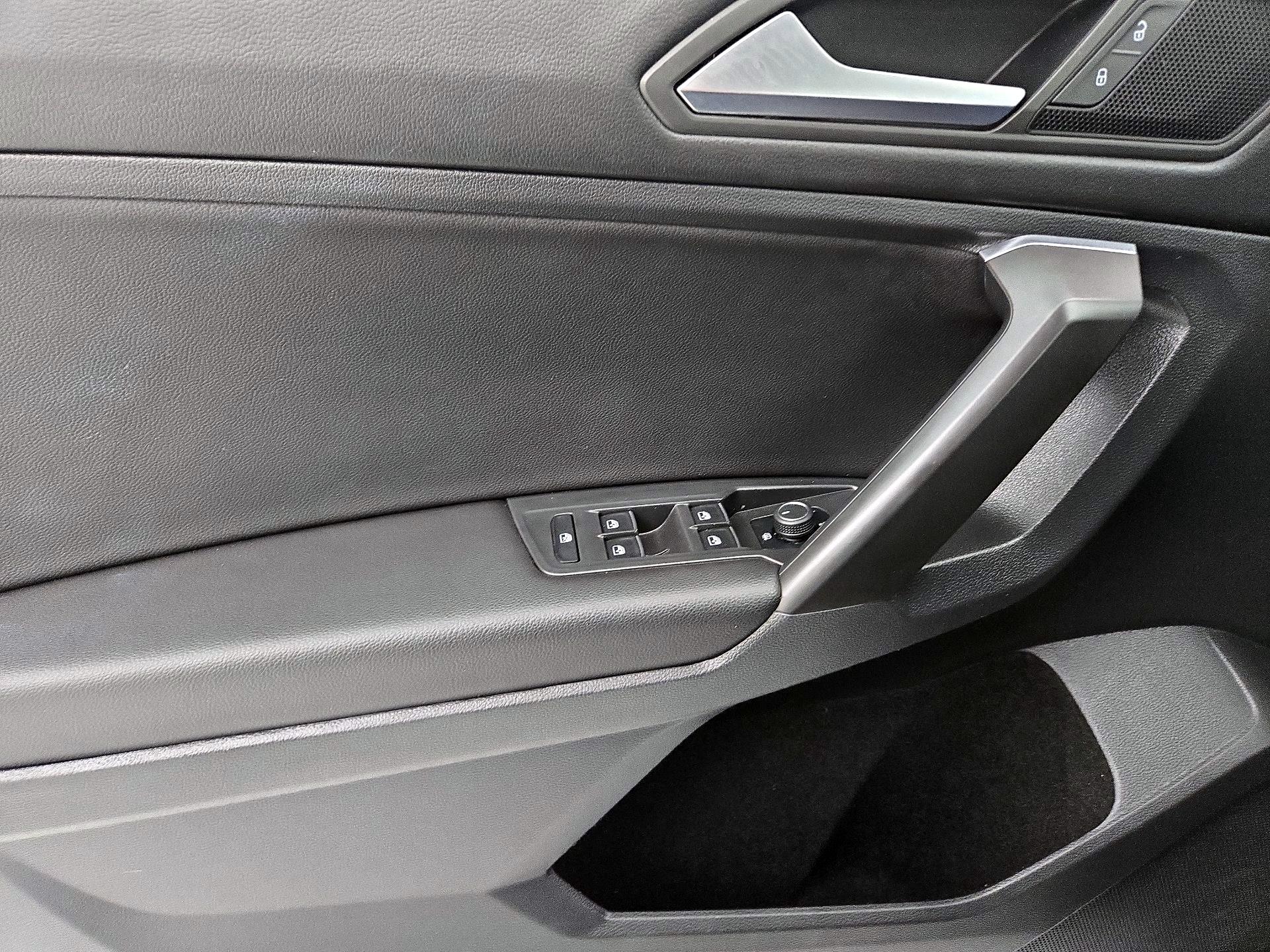 Thumbnail: 2021 Volkswagen Tiguan - 12