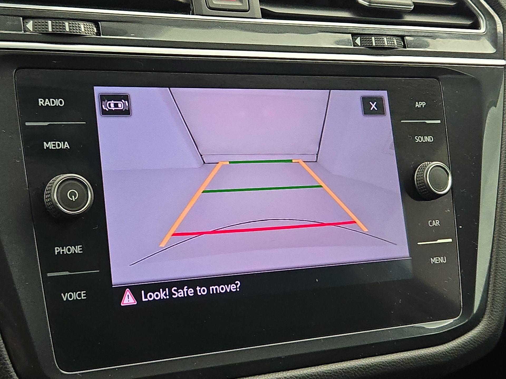 Thumbnail: 2021 Volkswagen Tiguan - 14