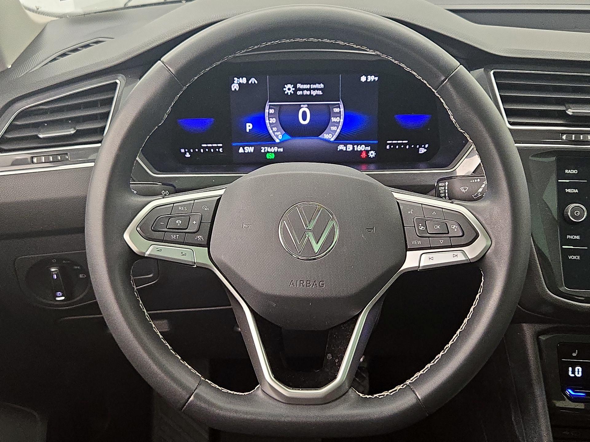 Thumbnail: 2022 Volkswagen Tiguan - 10