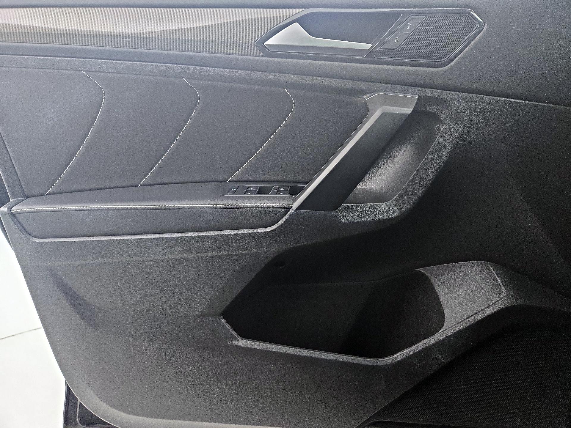 Thumbnail: 2022 Volkswagen Tiguan - 12