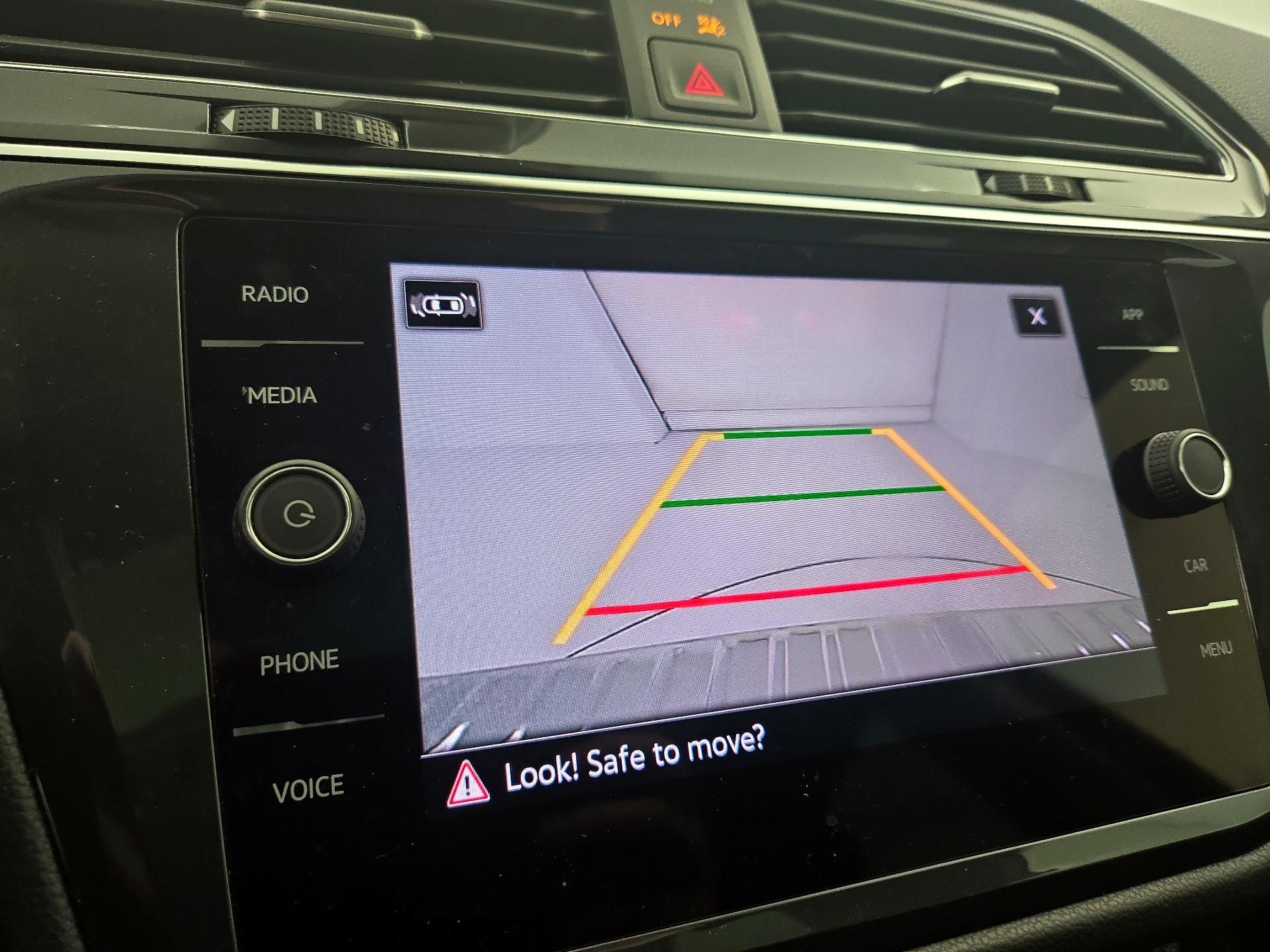 Thumbnail: 2022 Volkswagen Tiguan - 14