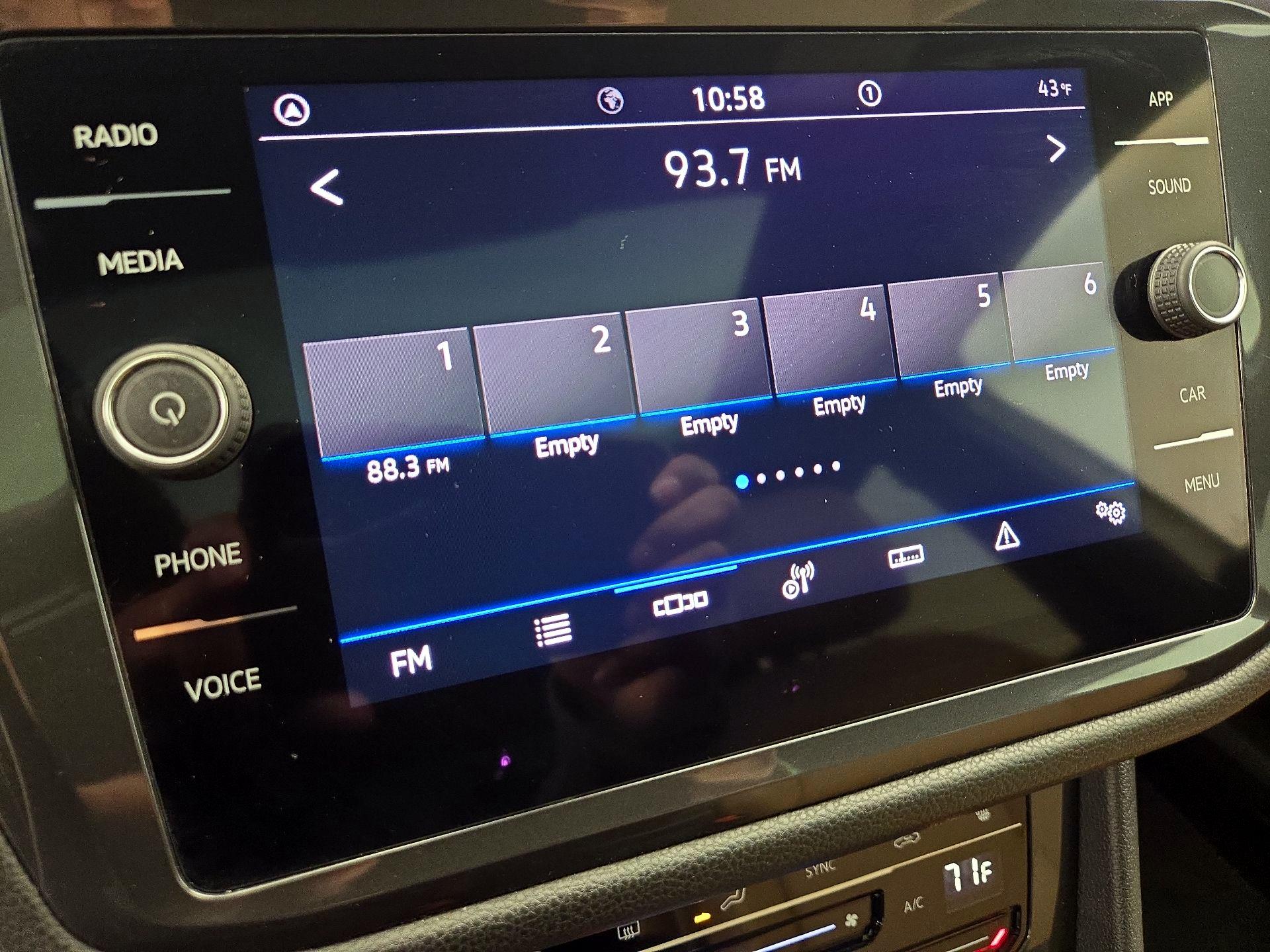 Thumbnail: 2024 Volkswagen Tiguan - 15