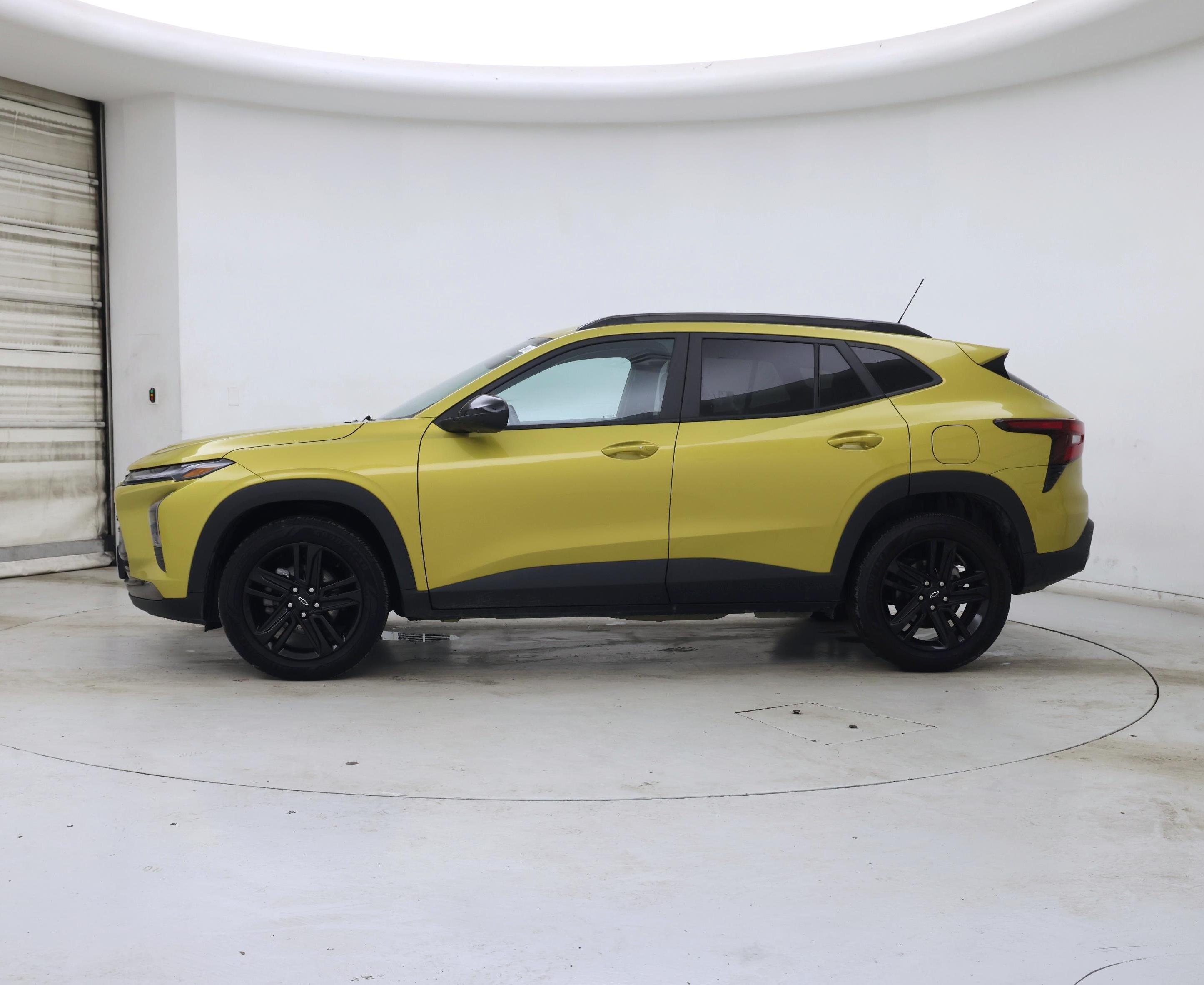 Thumbnail: 2024 Chevrolet Trax - 3