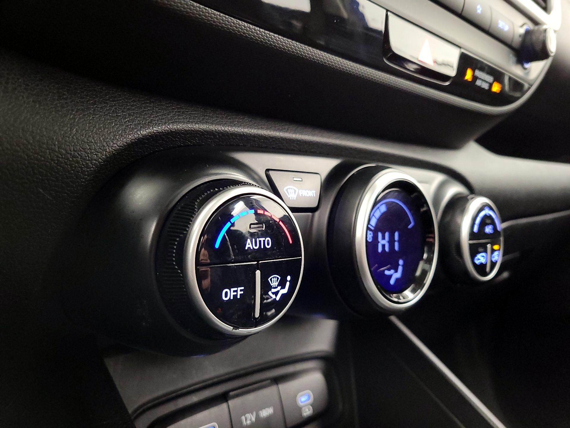 Thumbnail: 2023 Hyundai Venue - 16