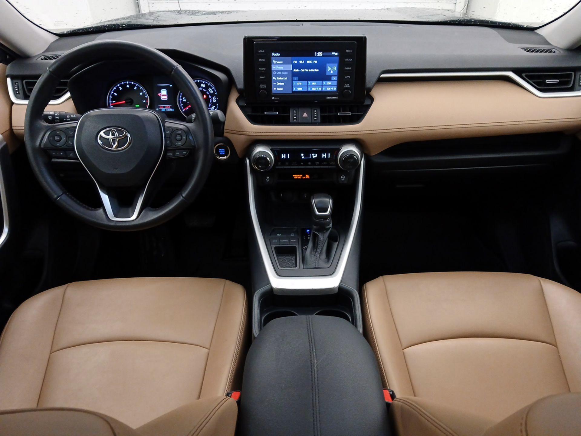 Thumbnail: 2021 Toyota RAV4 - 9