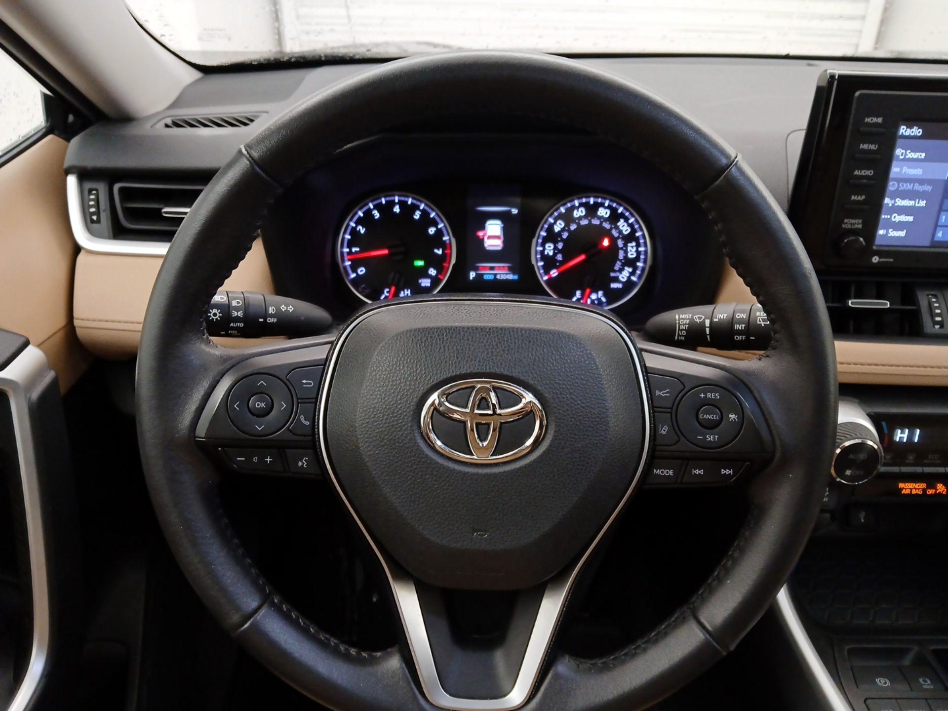 Thumbnail: 2021 Toyota RAV4 - 10