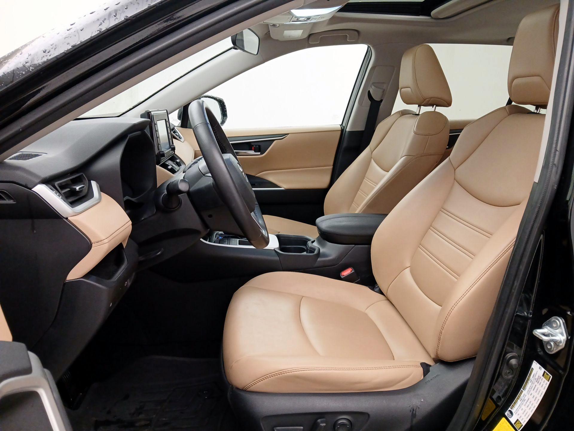 Thumbnail: 2021 Toyota RAV4 - 11