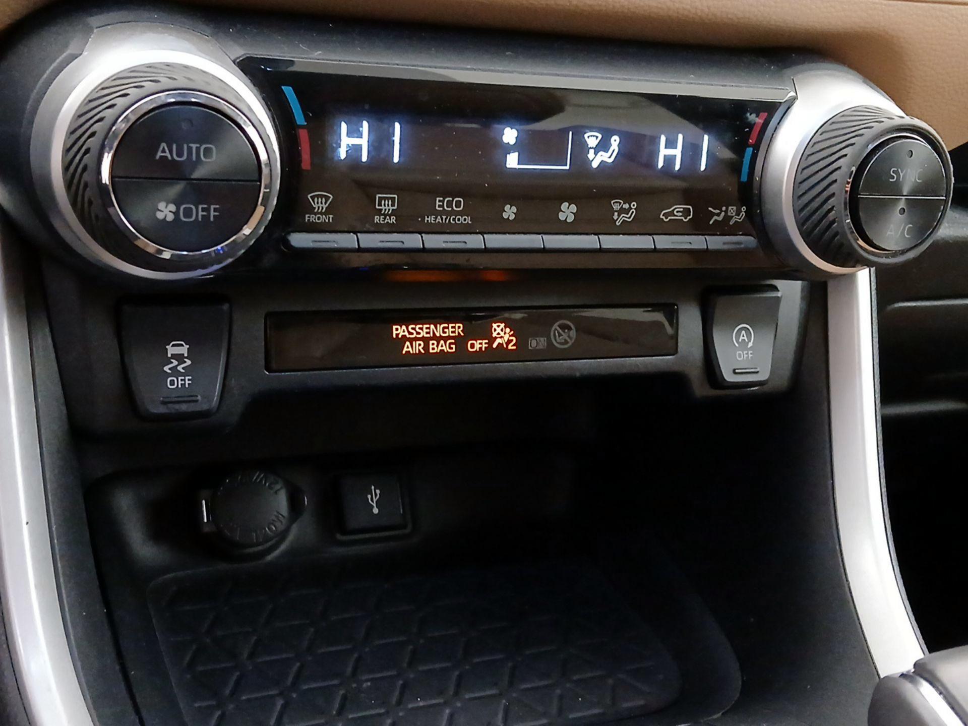 Thumbnail: 2021 Toyota RAV4 - 16