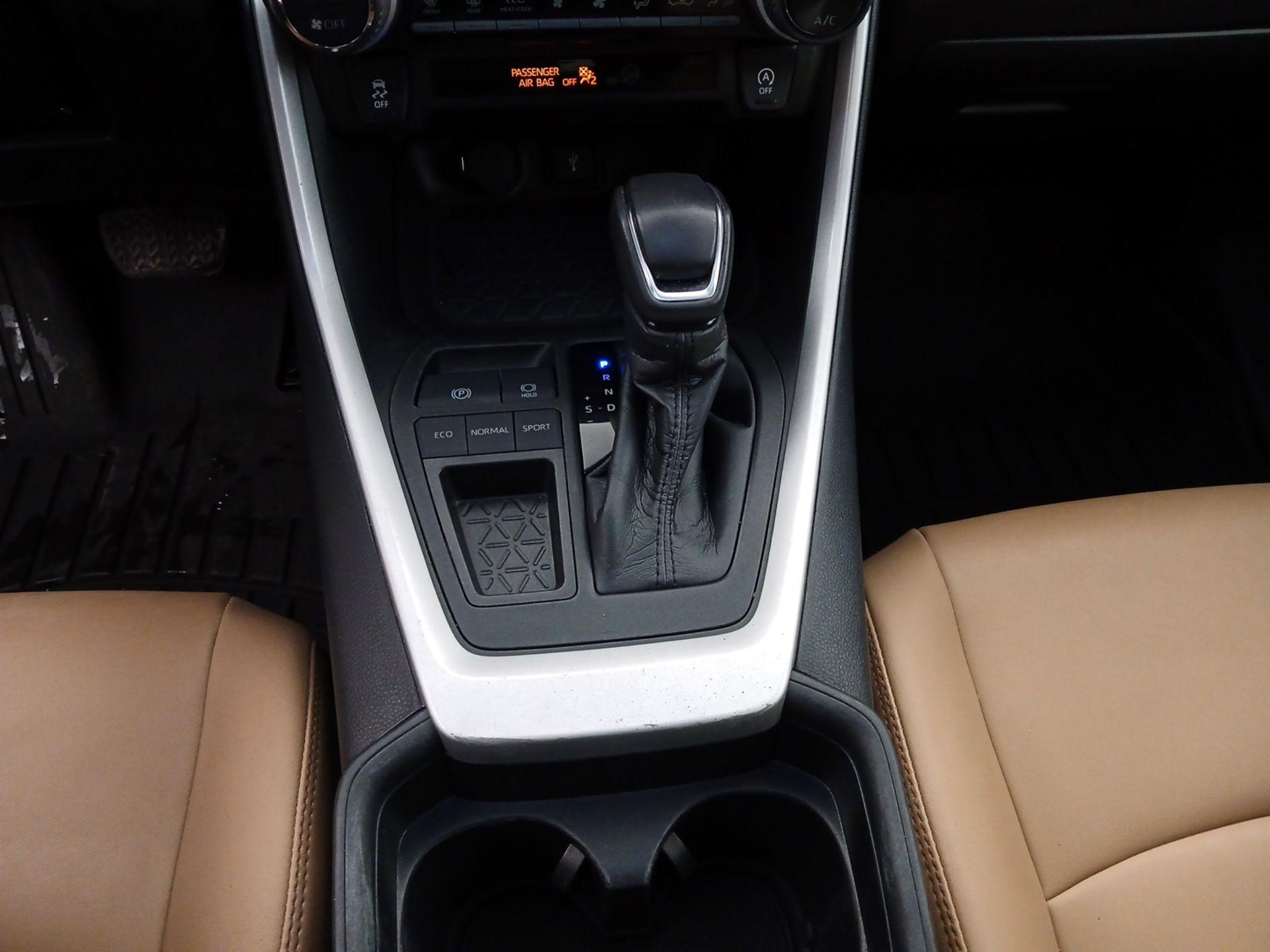 Thumbnail: 2021 Toyota RAV4 - 17