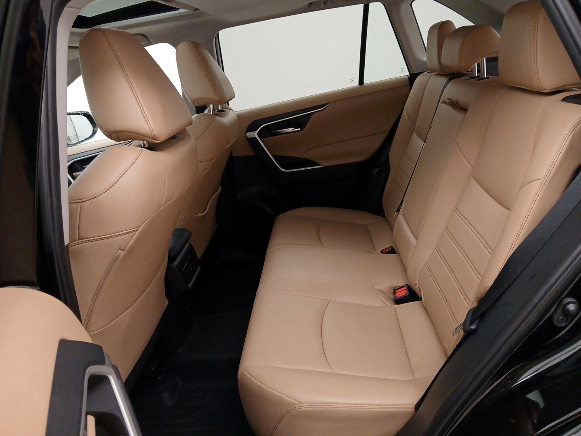 Thumbnail: 2021 Toyota RAV4 - 20