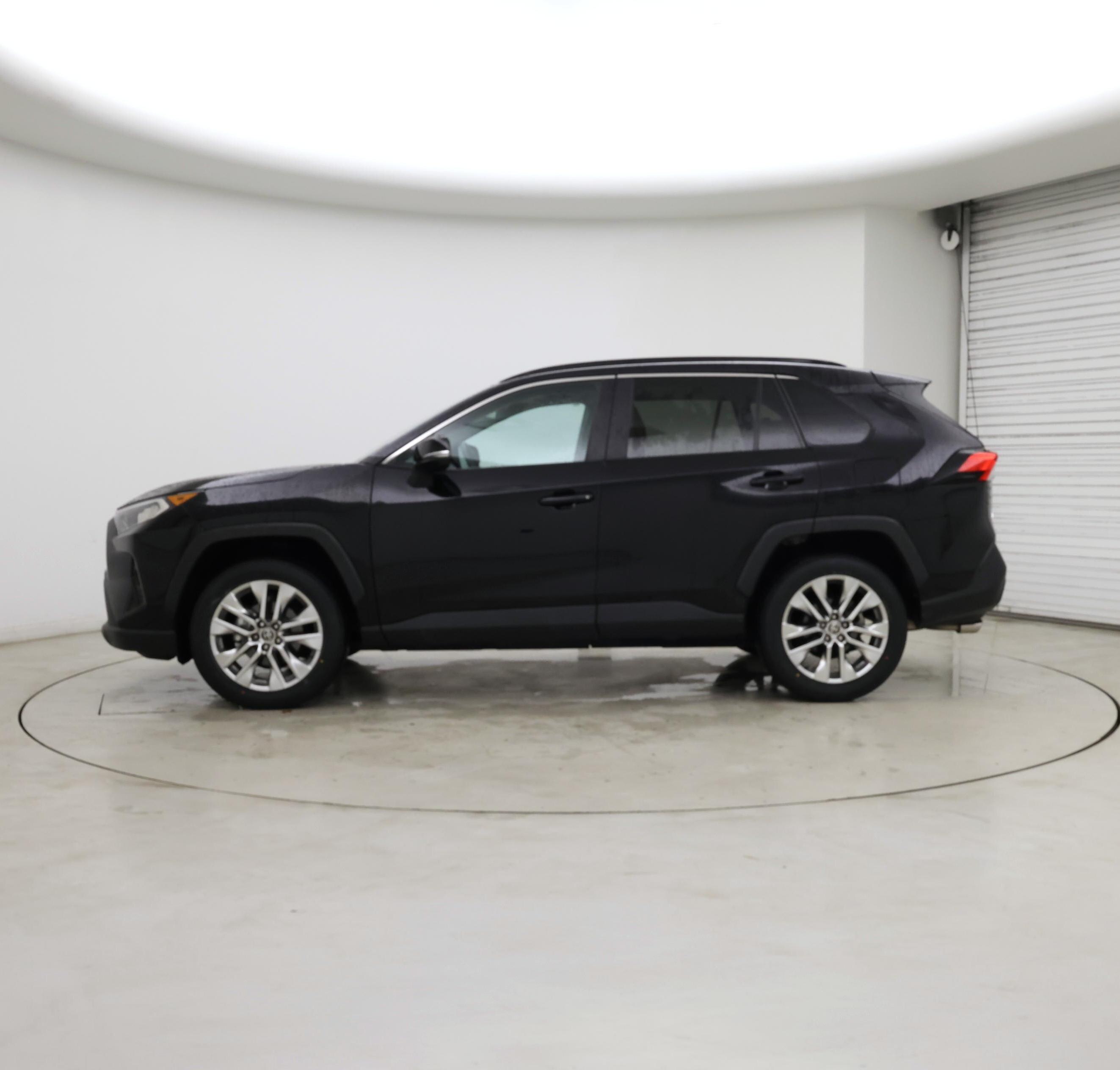 Thumbnail: 2021 Toyota RAV4 - 3