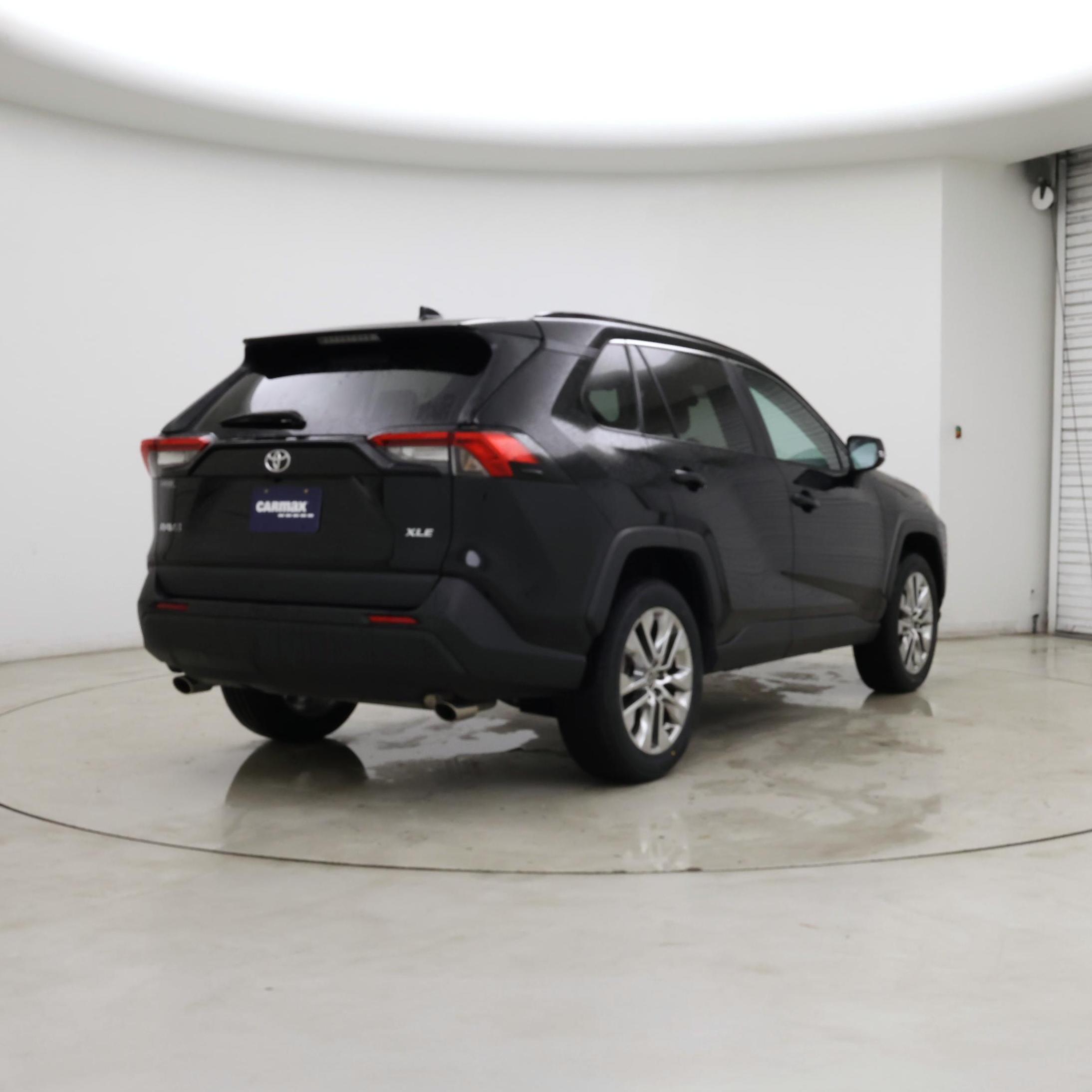 Thumbnail: 2021 Toyota RAV4 - 8