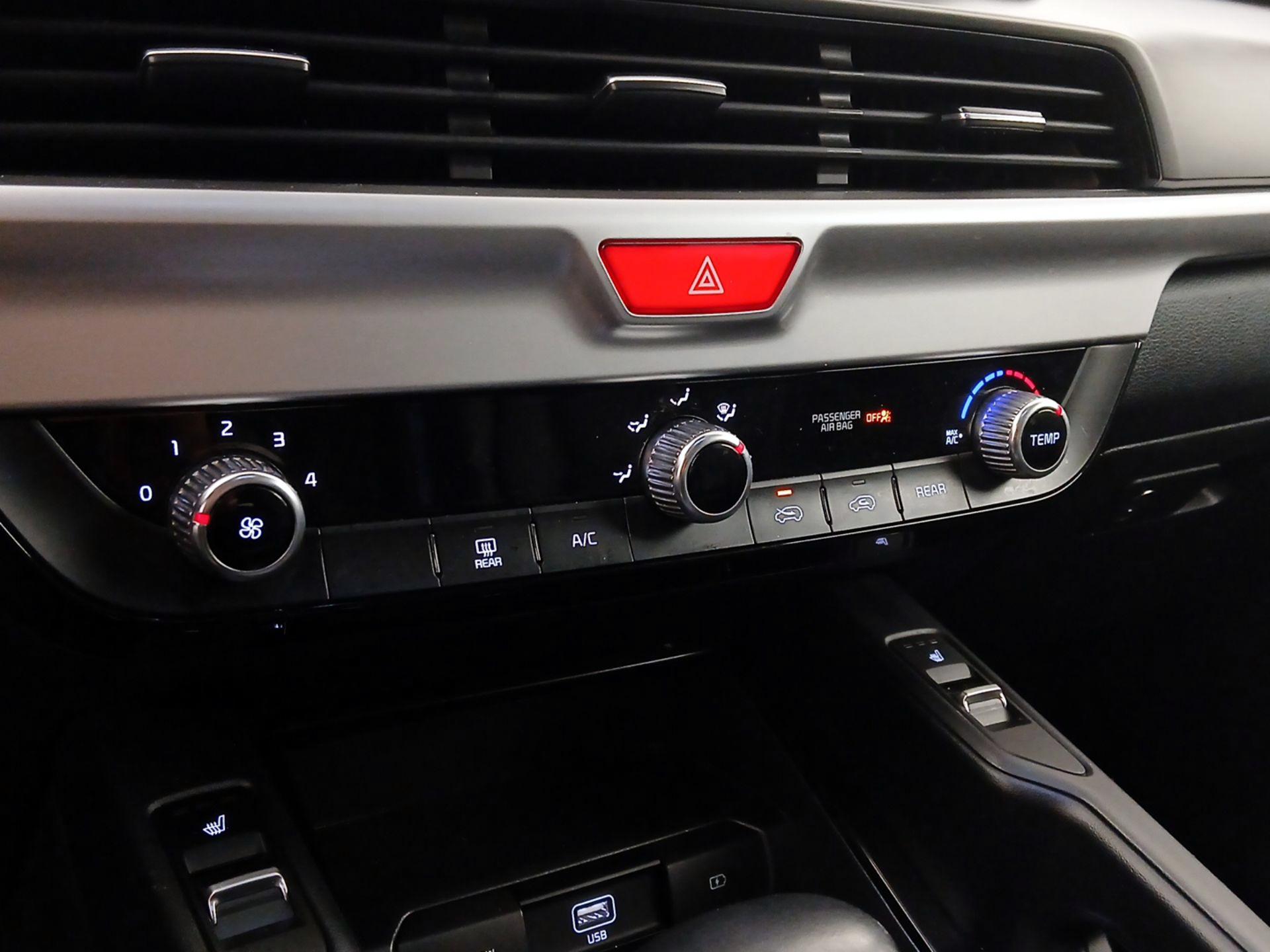 Thumbnail: 2020 Kia Telluride - 16