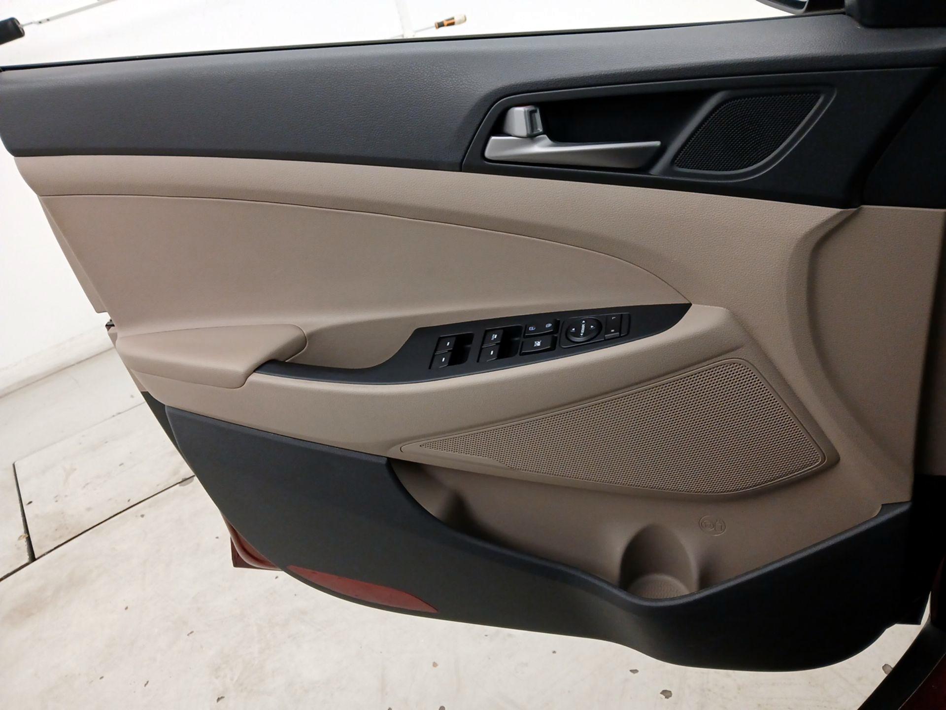 Thumbnail: 2017 Hyundai Tucson - 12