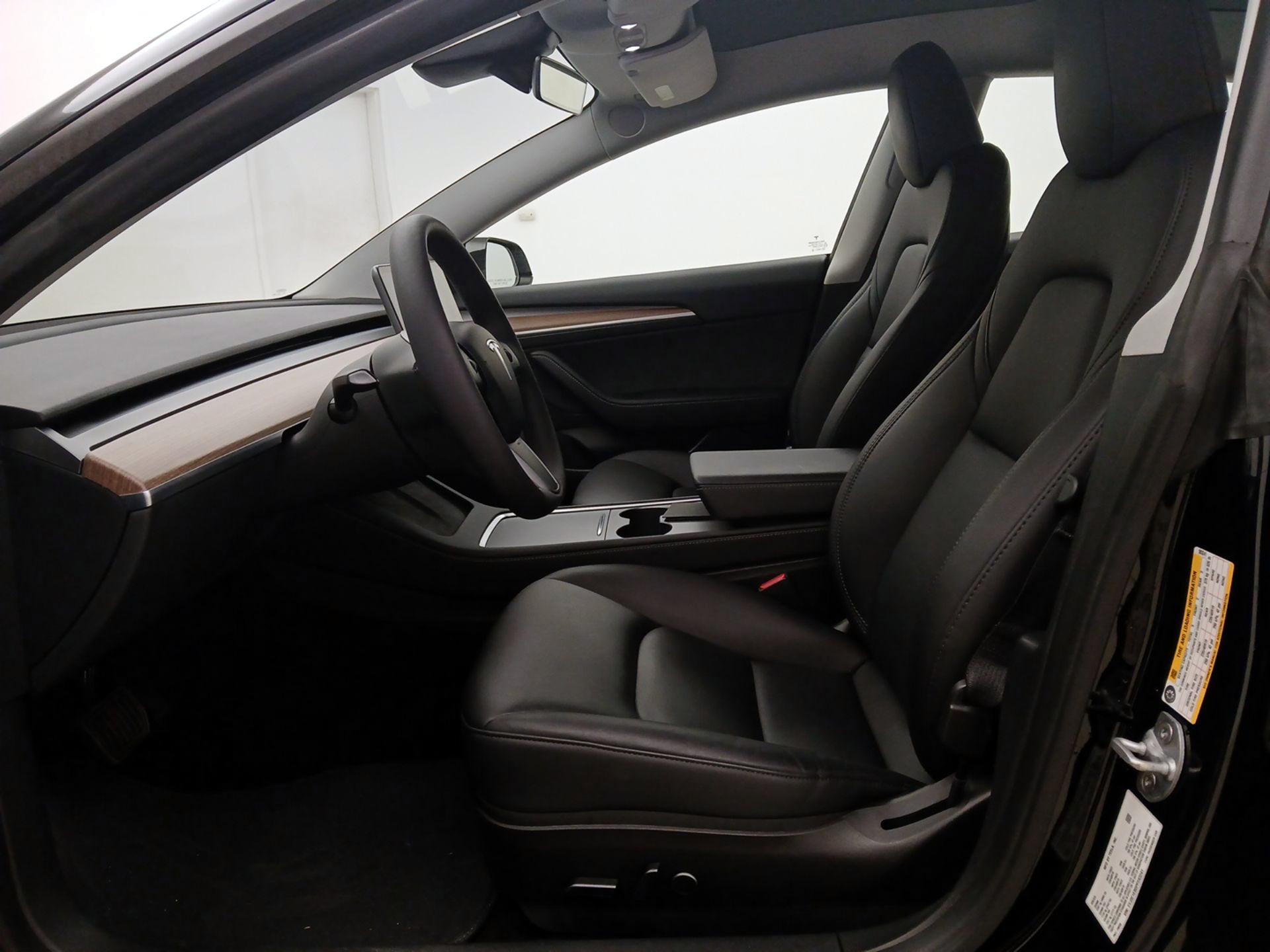 Thumbnail: 2023 Tesla Model 3 - 11