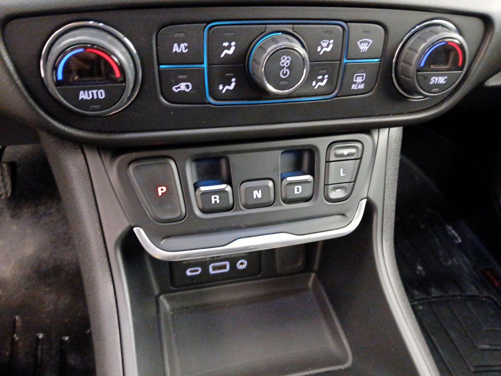 Thumbnail: 2020 GMC Terrain - 17