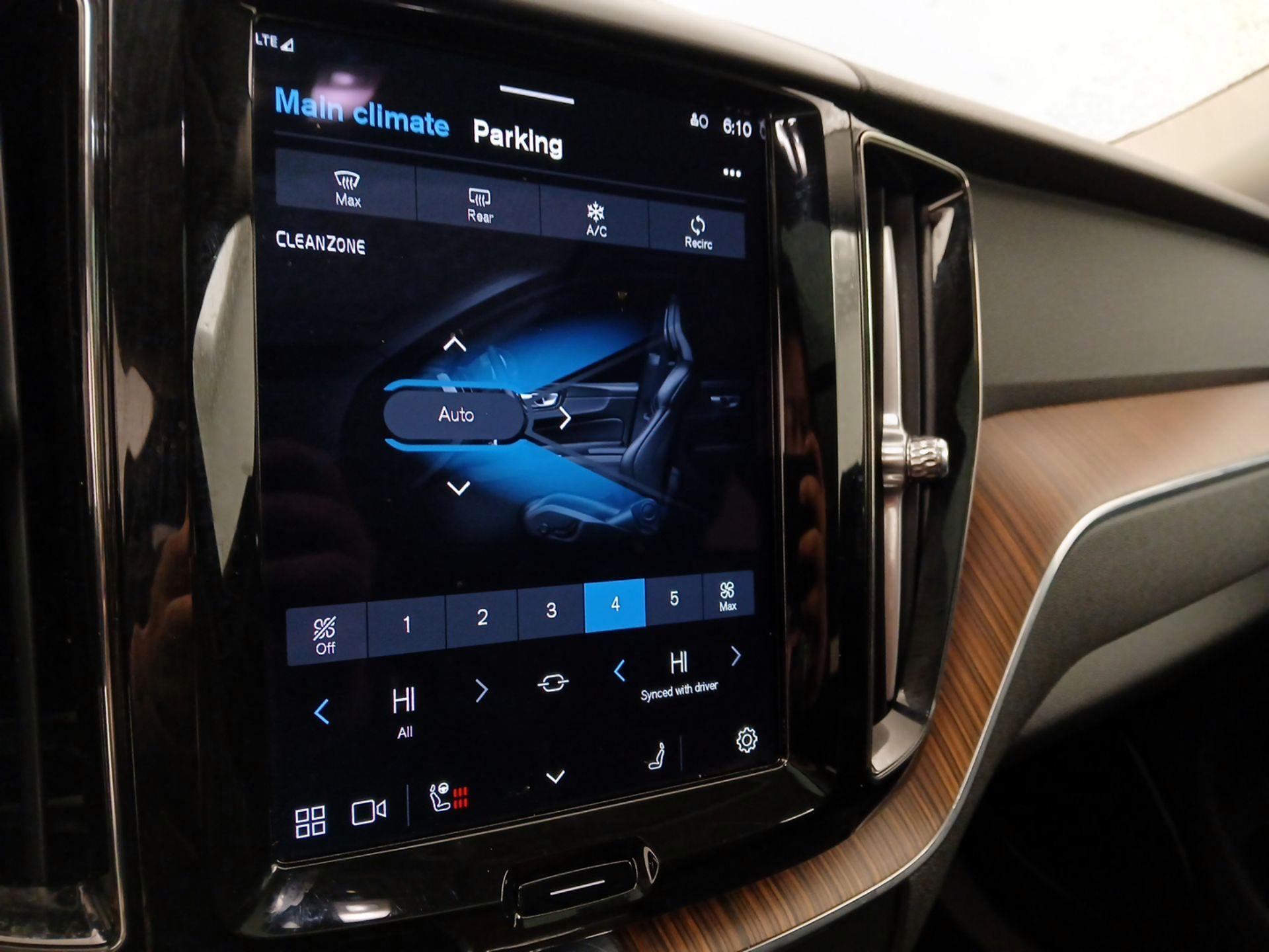 Thumbnail: 2024 Volvo XC60 - 16