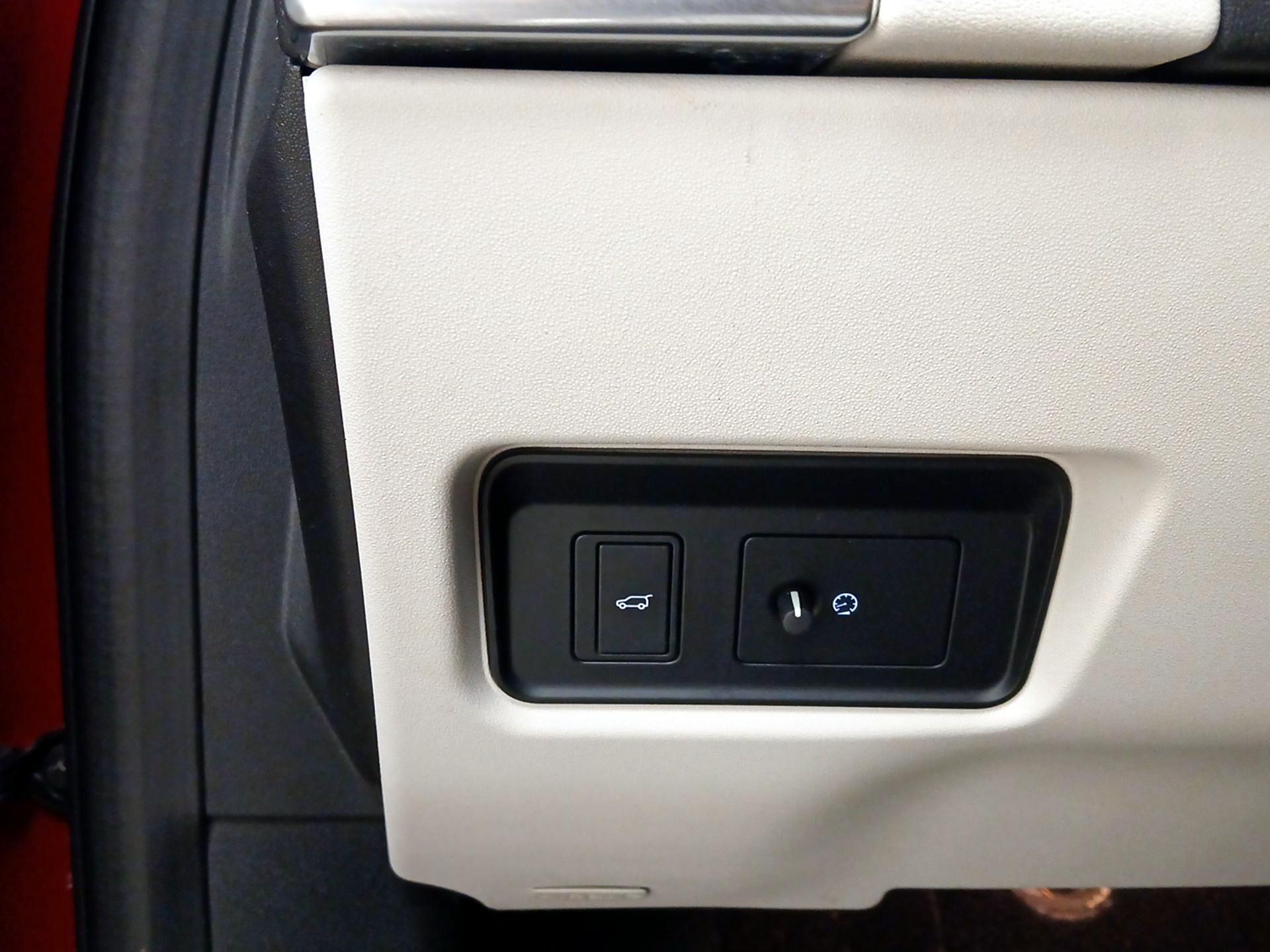 Thumbnail: 2021 Jaguar E-Pace - 13