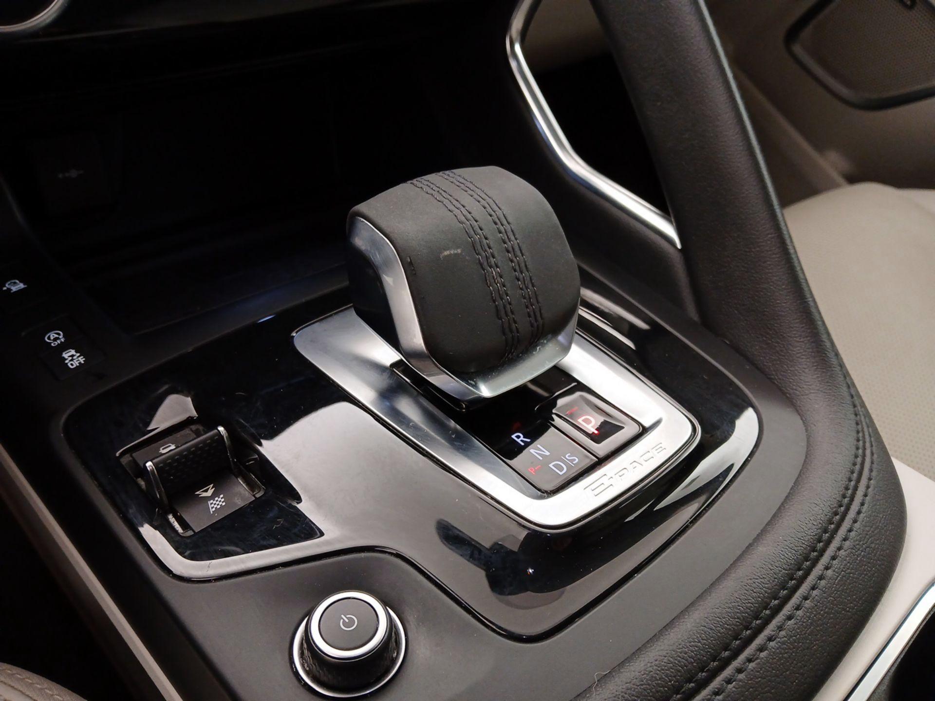 Thumbnail: 2021 Jaguar E-Pace - 18