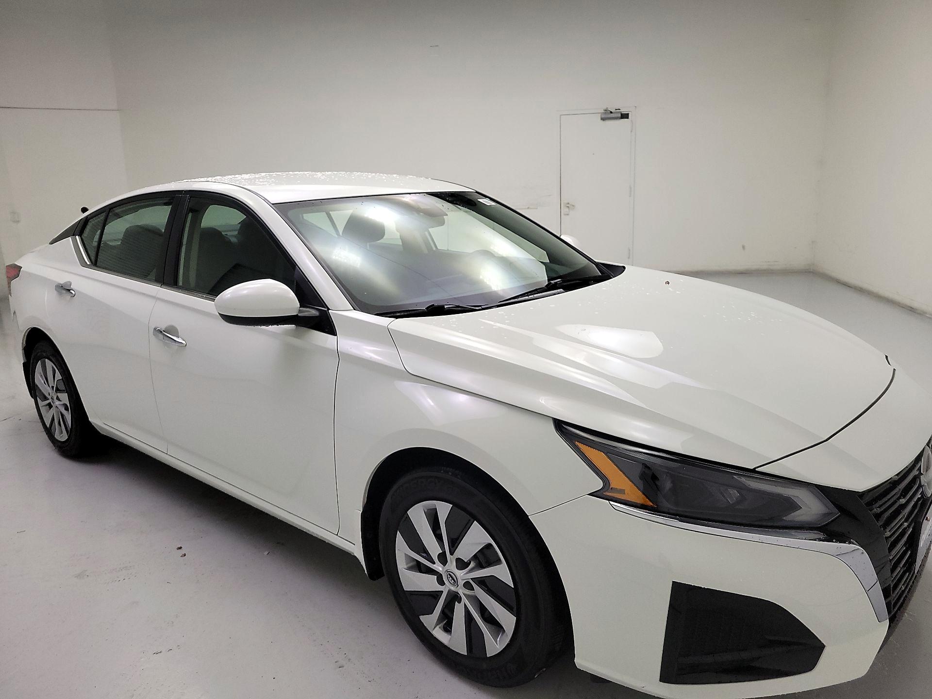 Thumbnail: 2023 Nissan Altima - 20