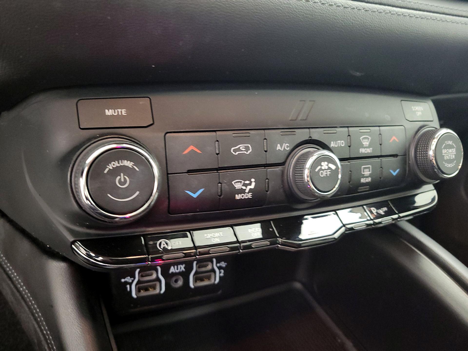 Thumbnail: 2022 Dodge Durango - 16