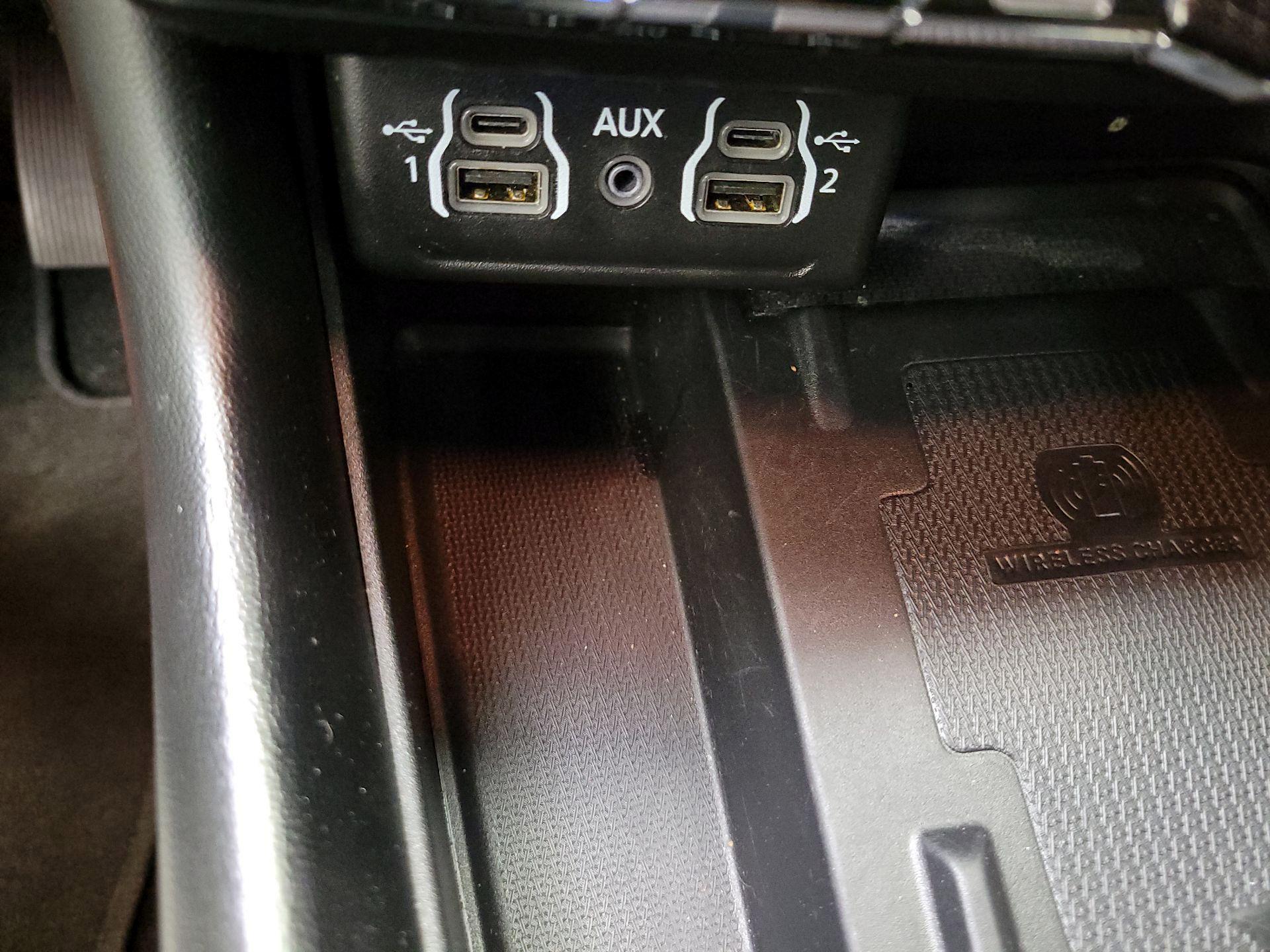 Thumbnail: 2022 Dodge Durango - 16