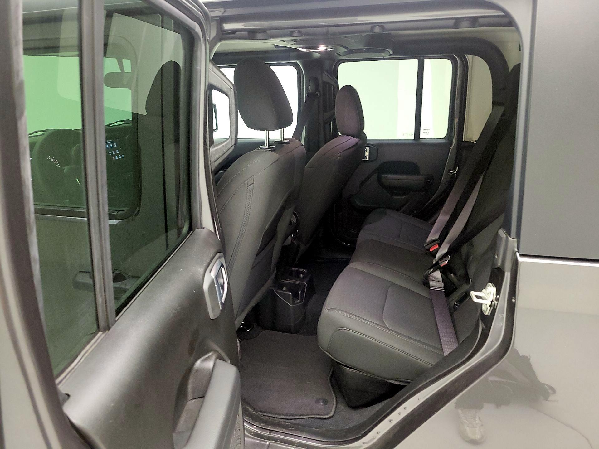 Thumbnail: 2023 Jeep Gladiator - 17