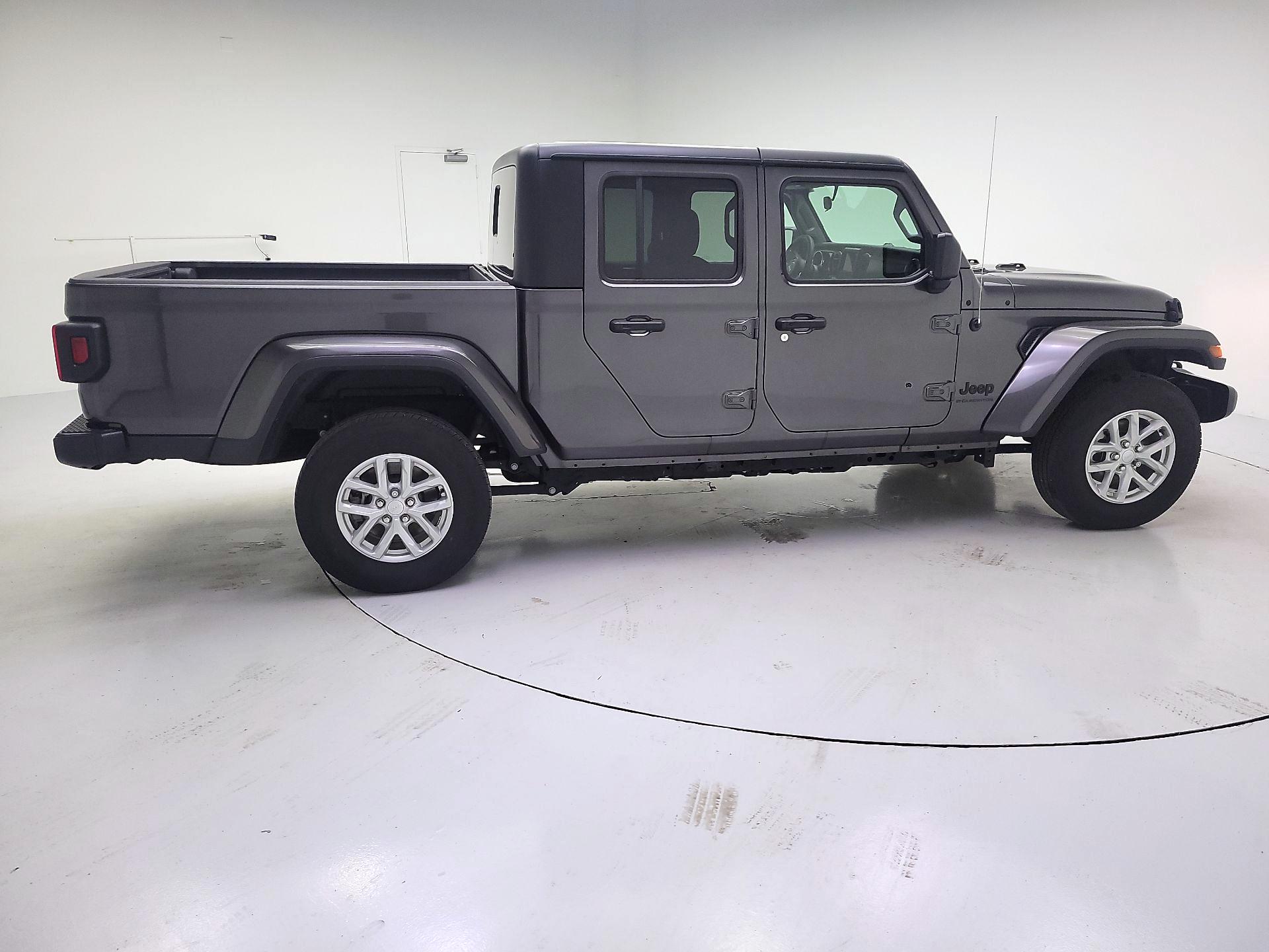 Thumbnail: 2023 Jeep Gladiator - 4