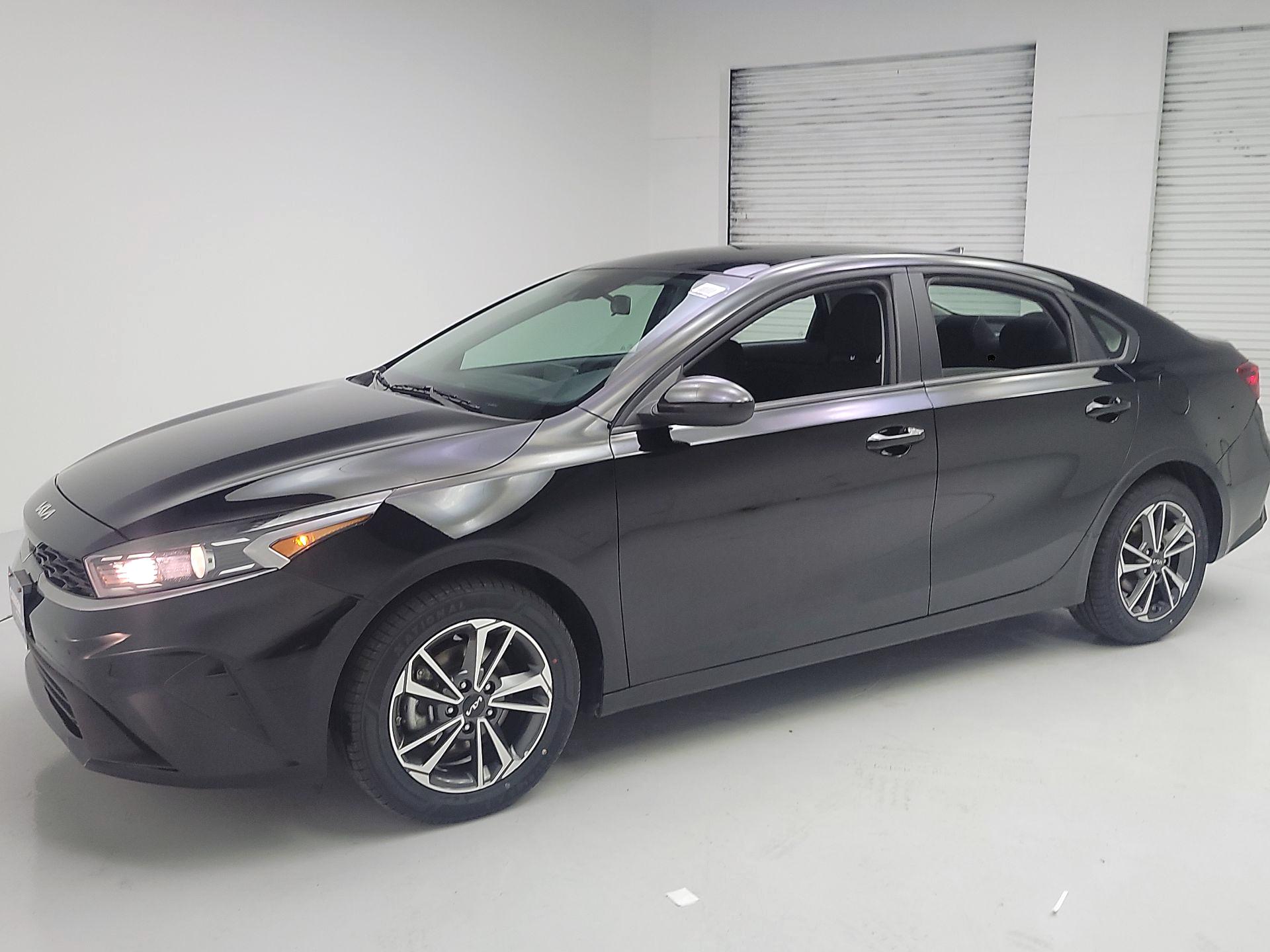 Thumbnail: 2024 Kia Forte - 3