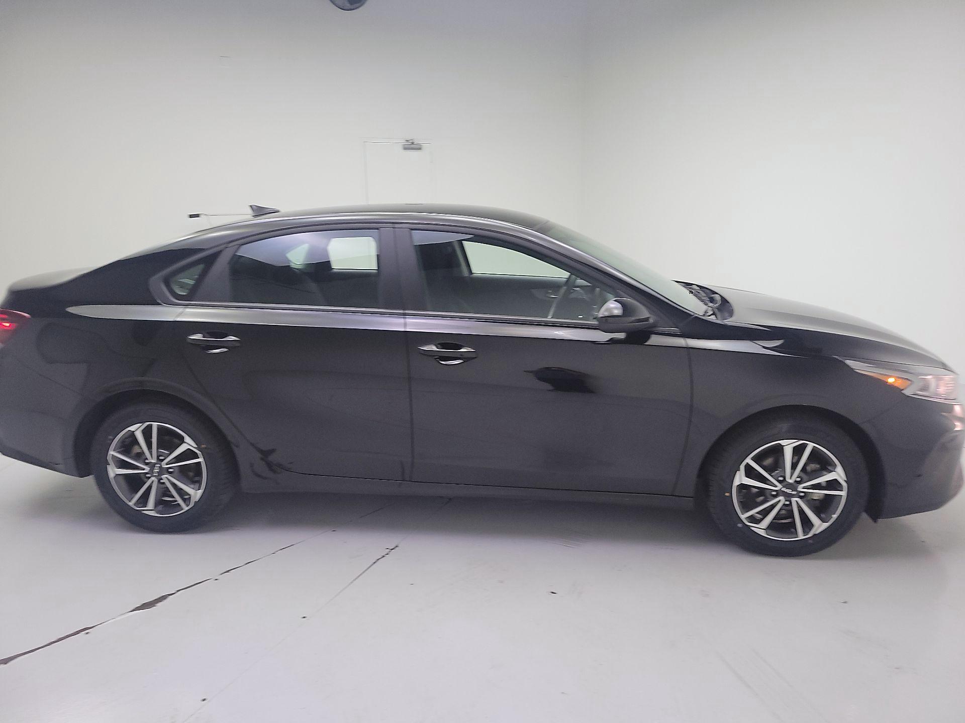 Thumbnail: 2024 Kia Forte - 4