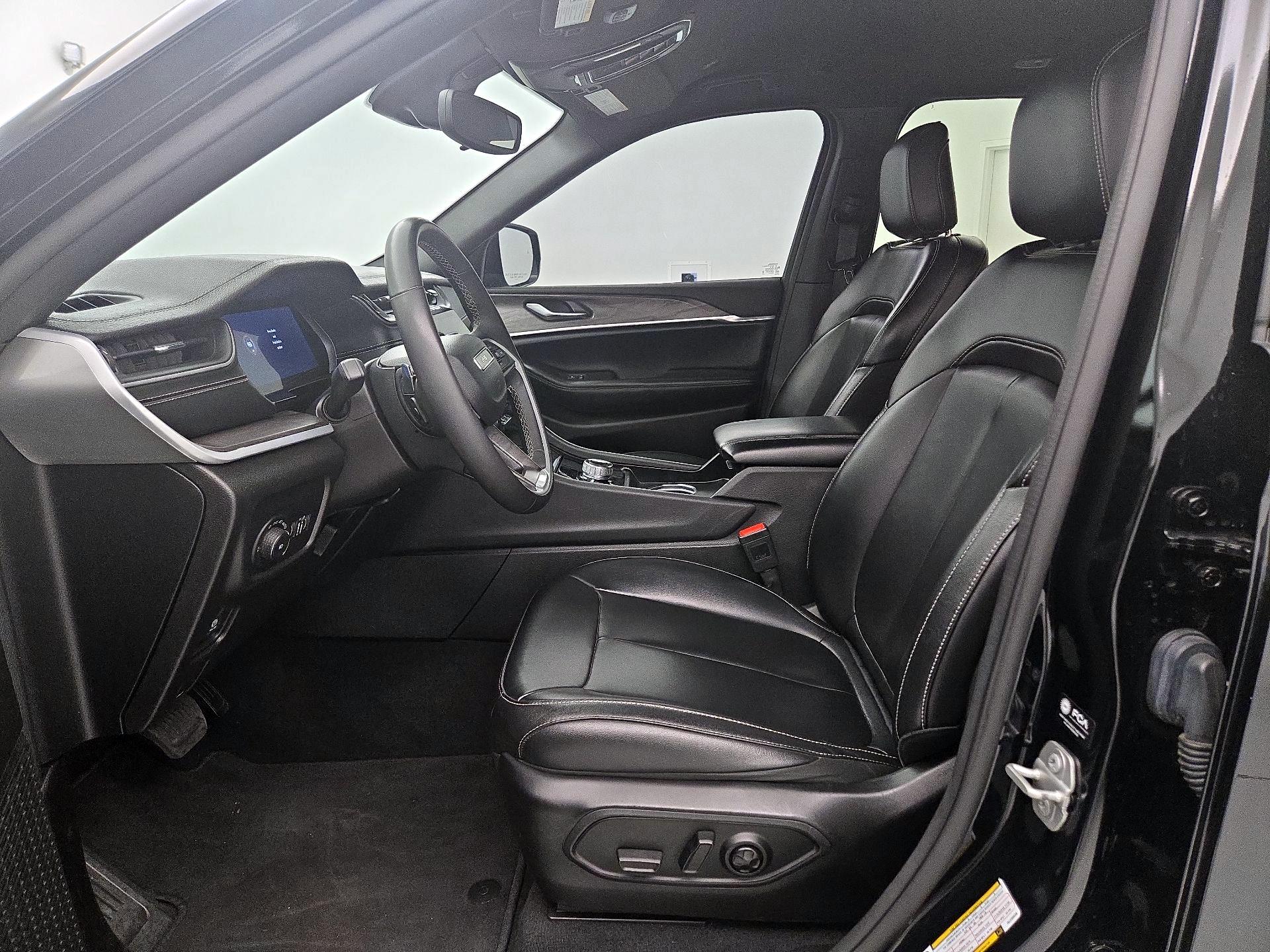 Thumbnail: 2024 Jeep Grand Cherokee - 11