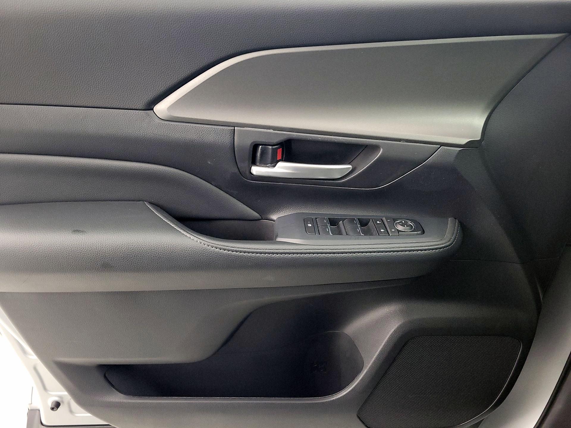 Thumbnail: 2025 Toyota Grand Highlander - 12