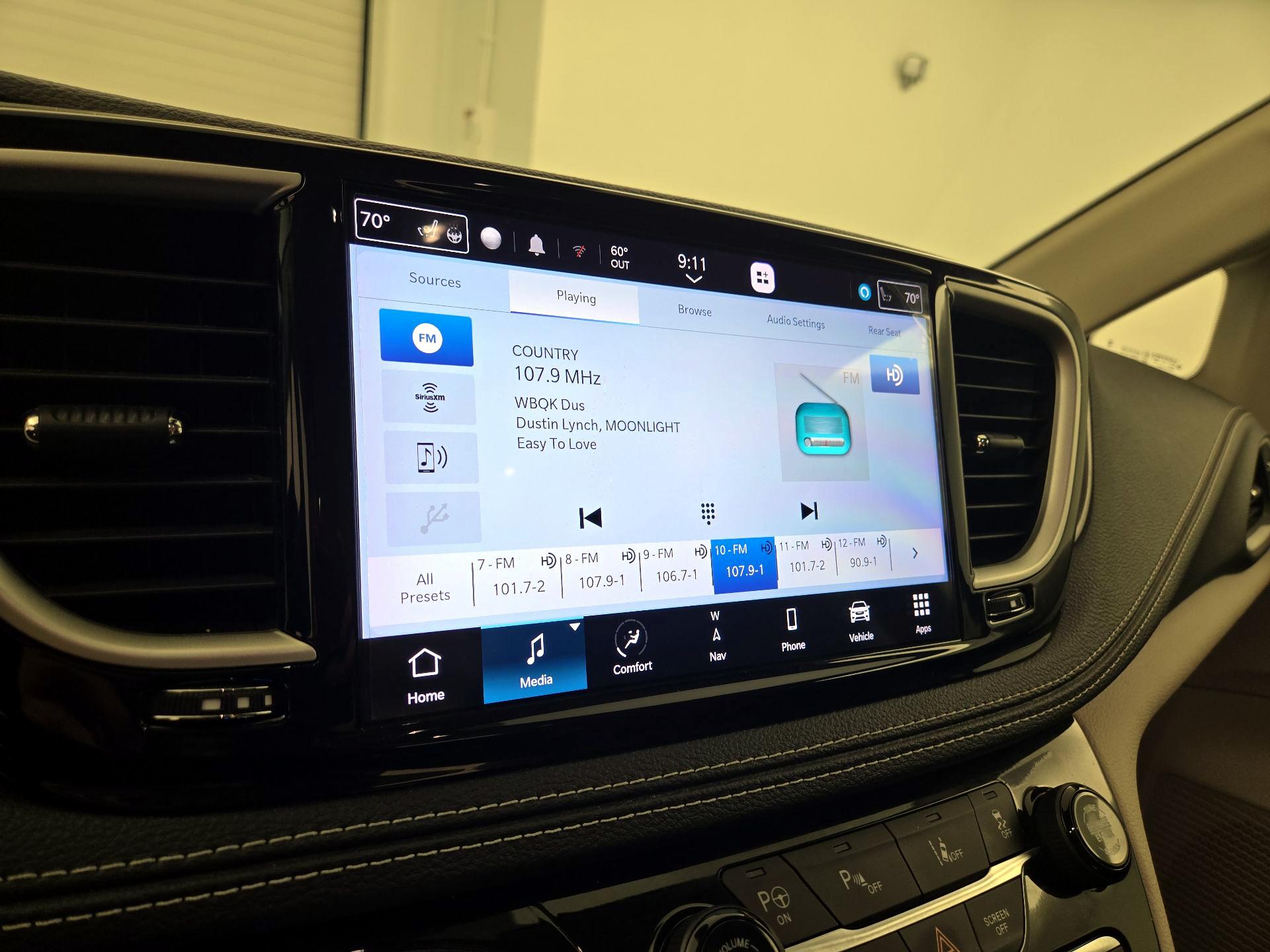 Thumbnail: 2023 Chrysler Pacifica - 16