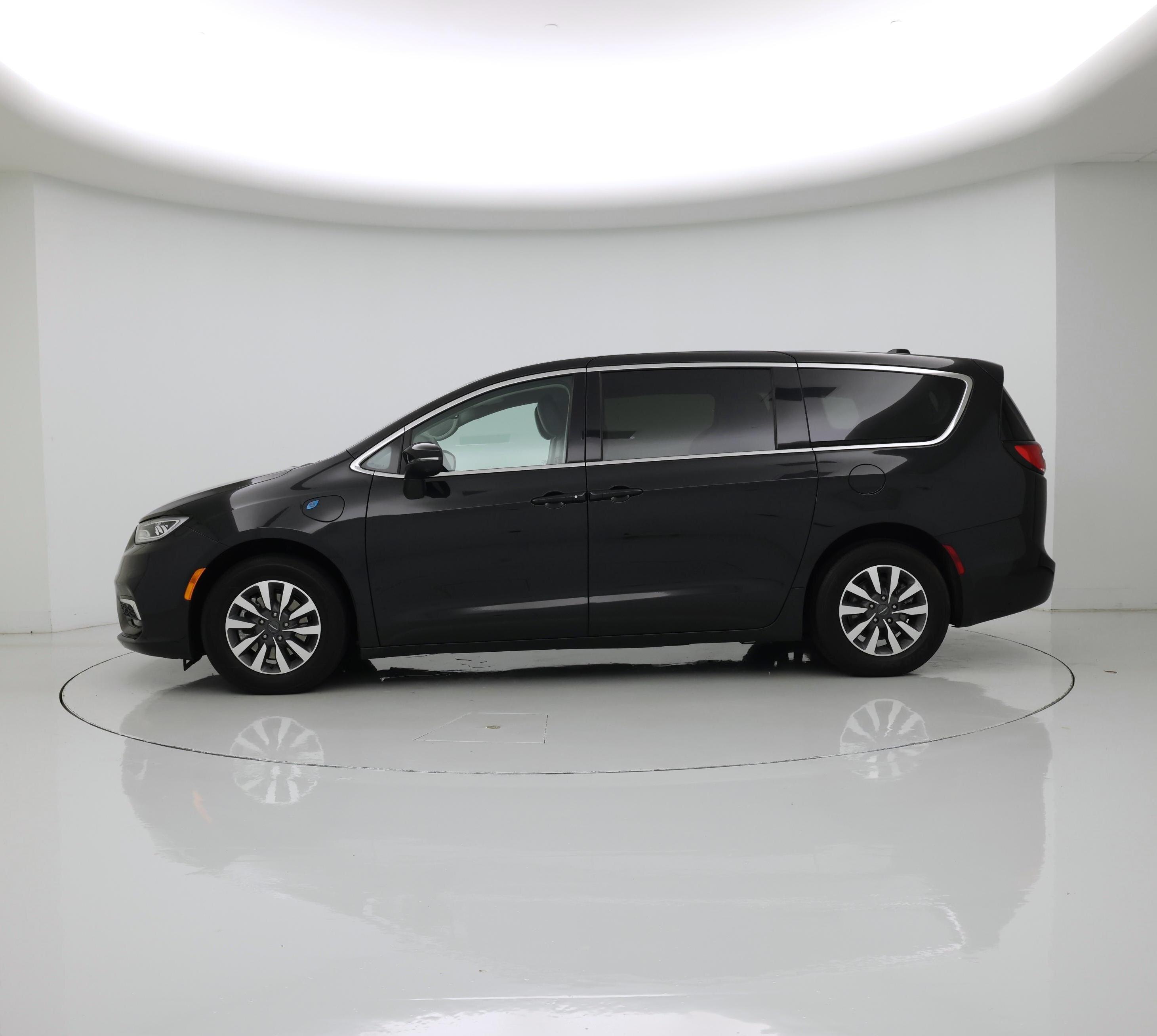 Thumbnail: 2023 Chrysler Pacifica - 3
