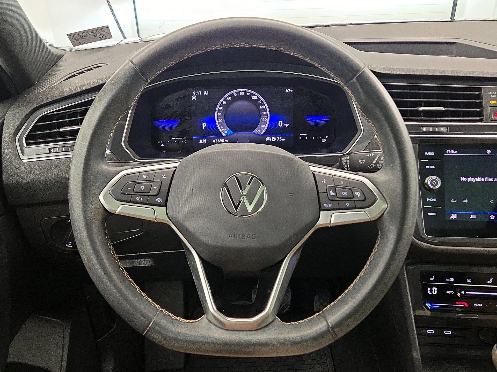 Thumbnail: 2022 Volkswagen Tiguan - 10