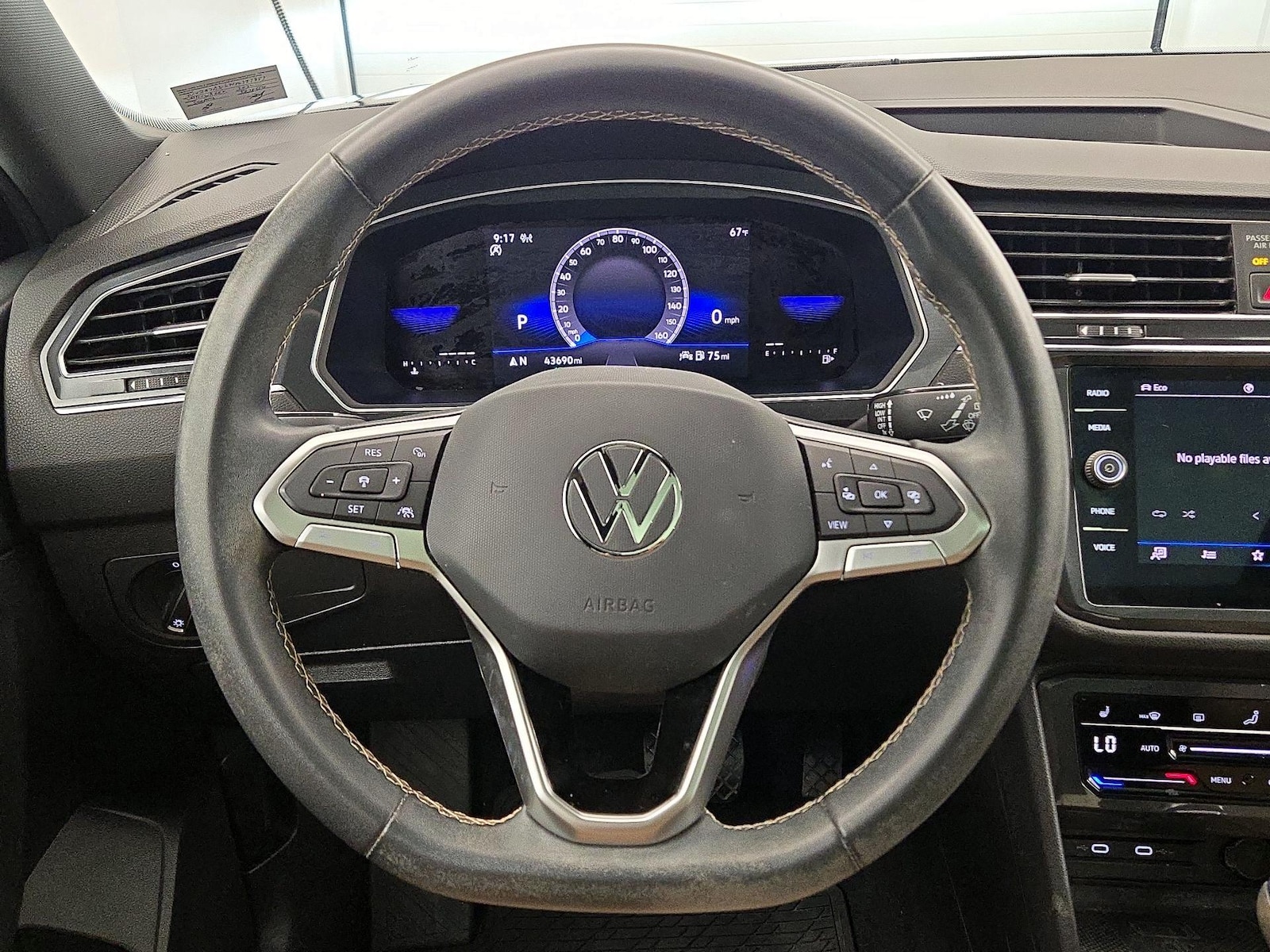 2022 Volkswagen Tiguan SE - Photo 11