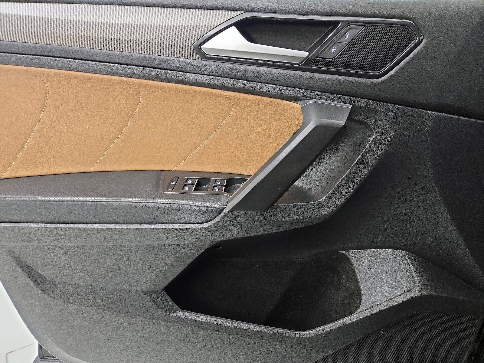 2022 Volkswagen Tiguan SE - Photo 13