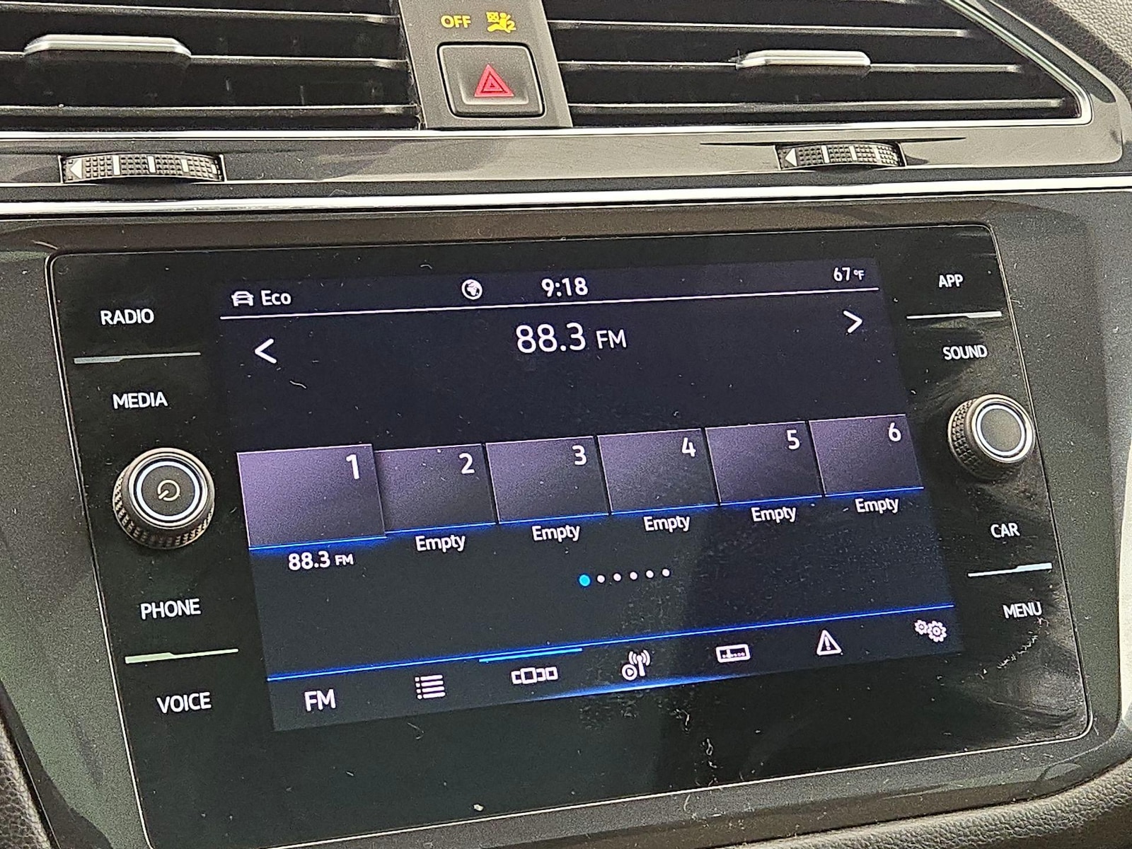 2022 Volkswagen Tiguan SE - Photo 16