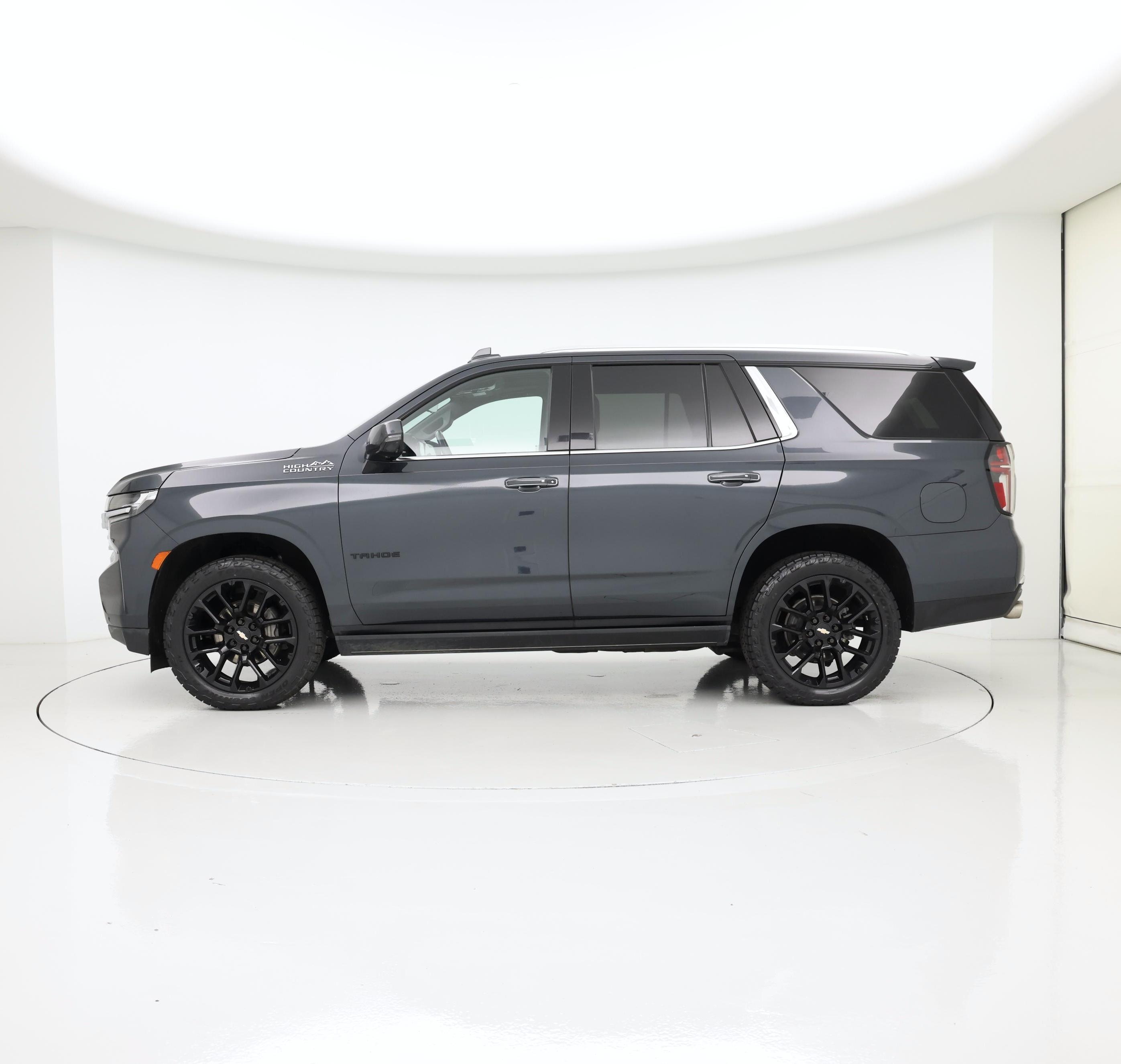 Thumbnail: 2022 Chevrolet Tahoe - 3