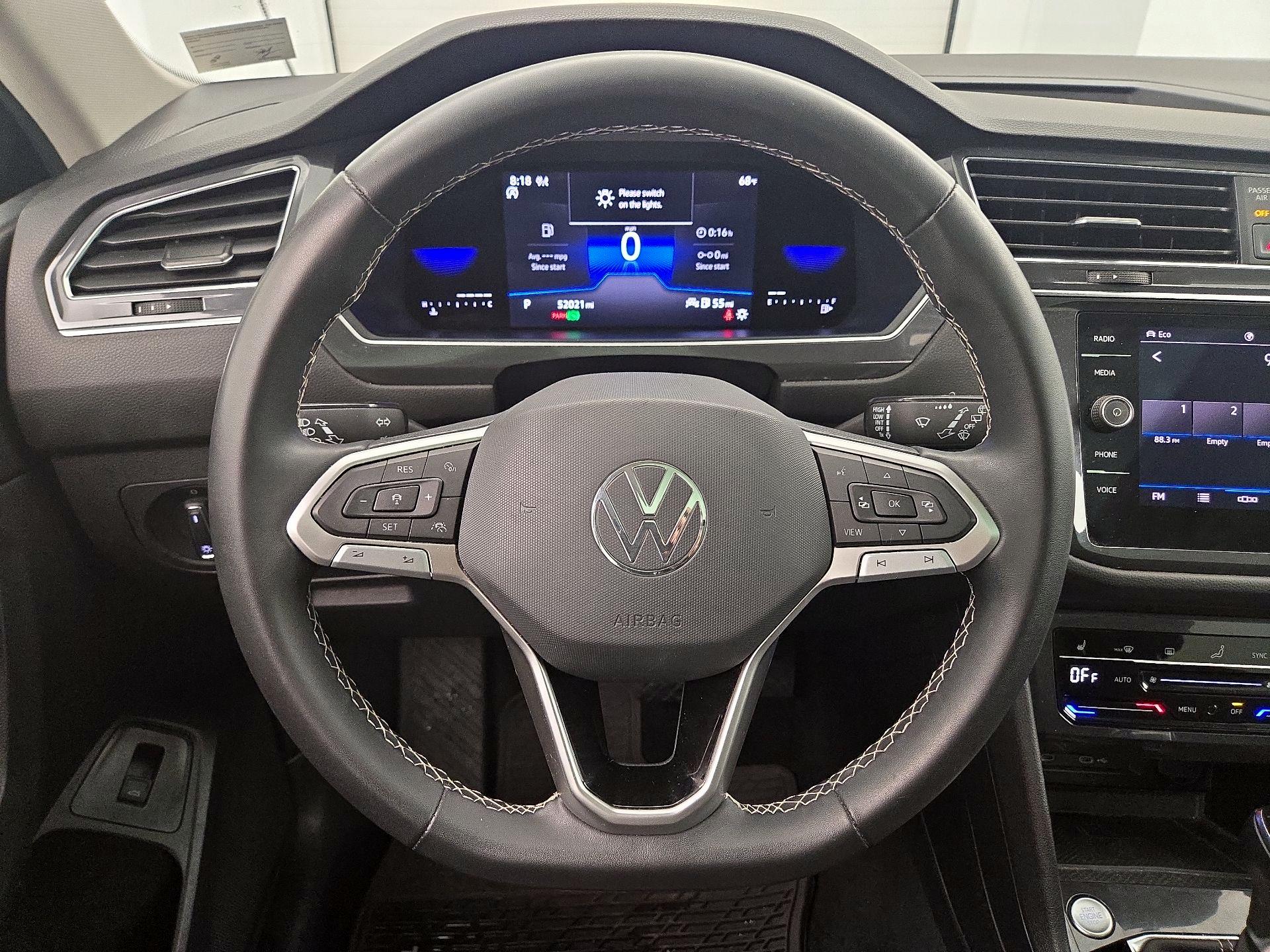 Thumbnail: 2022 Volkswagen Tiguan - 10