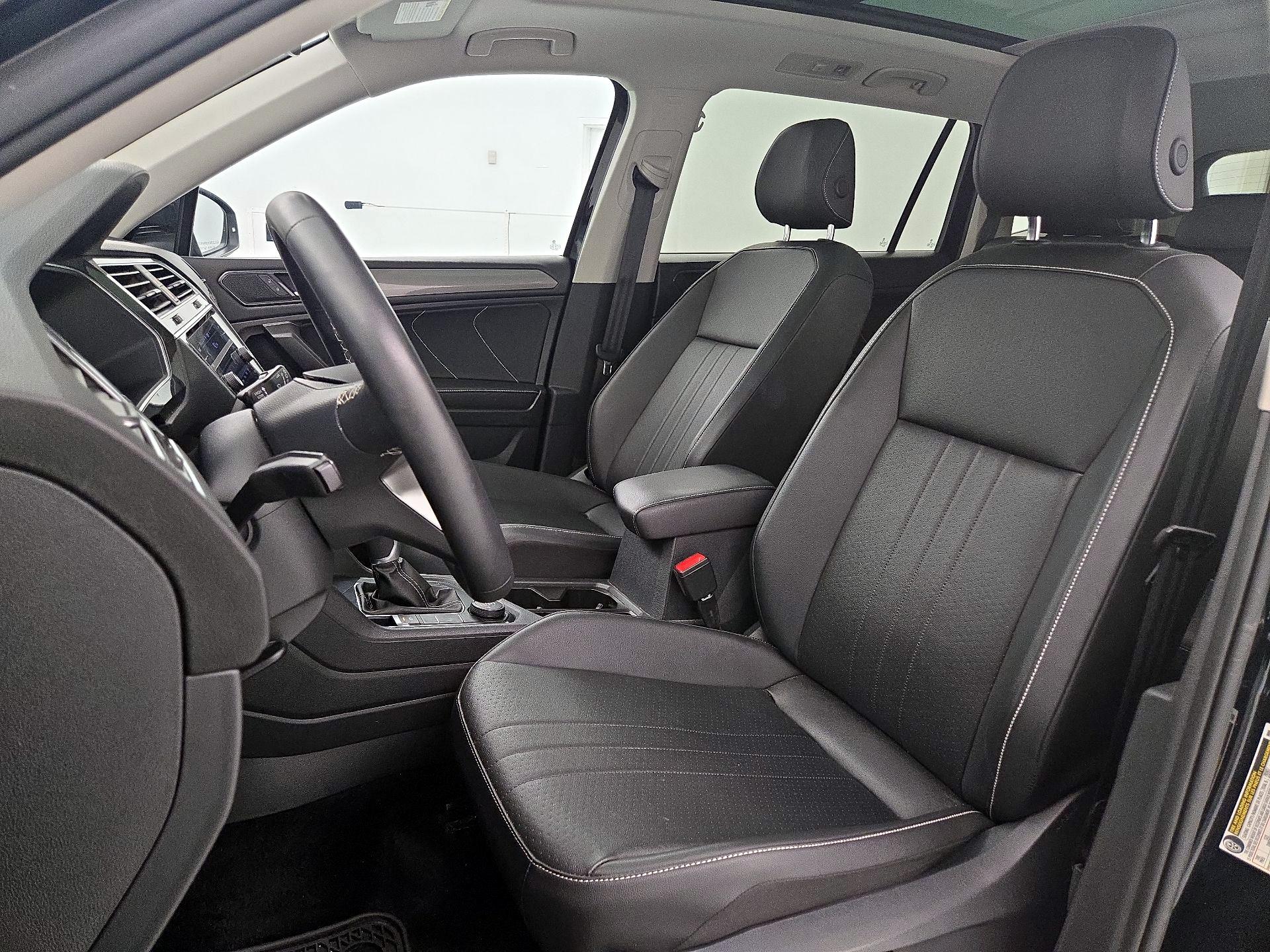 Thumbnail: 2022 Volkswagen Tiguan - 11