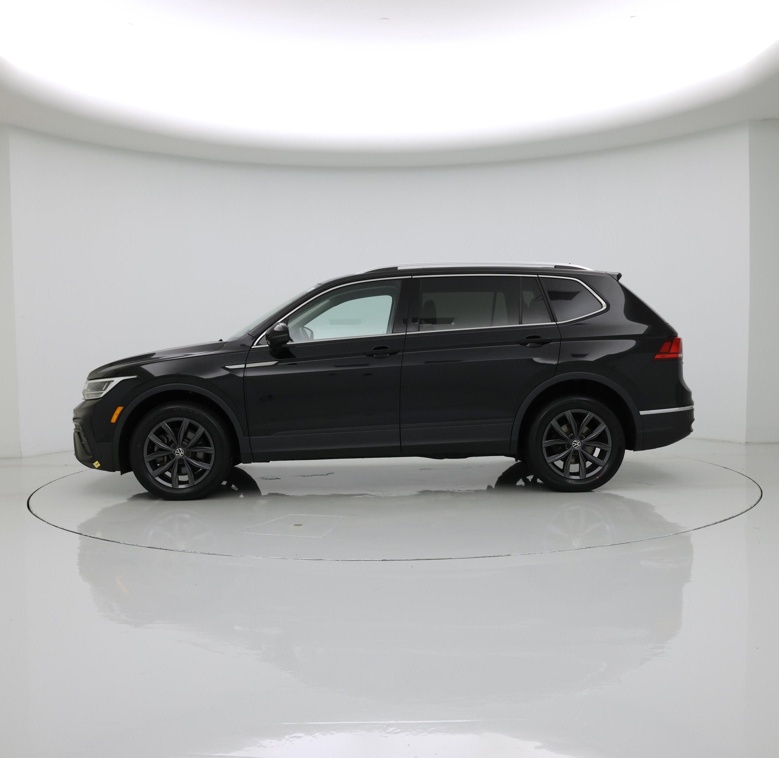 Thumbnail: 2022 Volkswagen Tiguan - 3