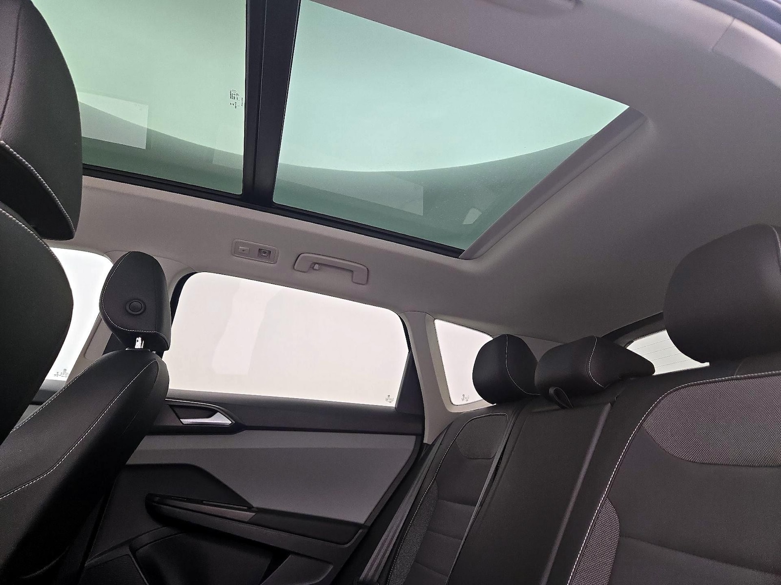 2022 Volkswagen Taos SE - Photo 25