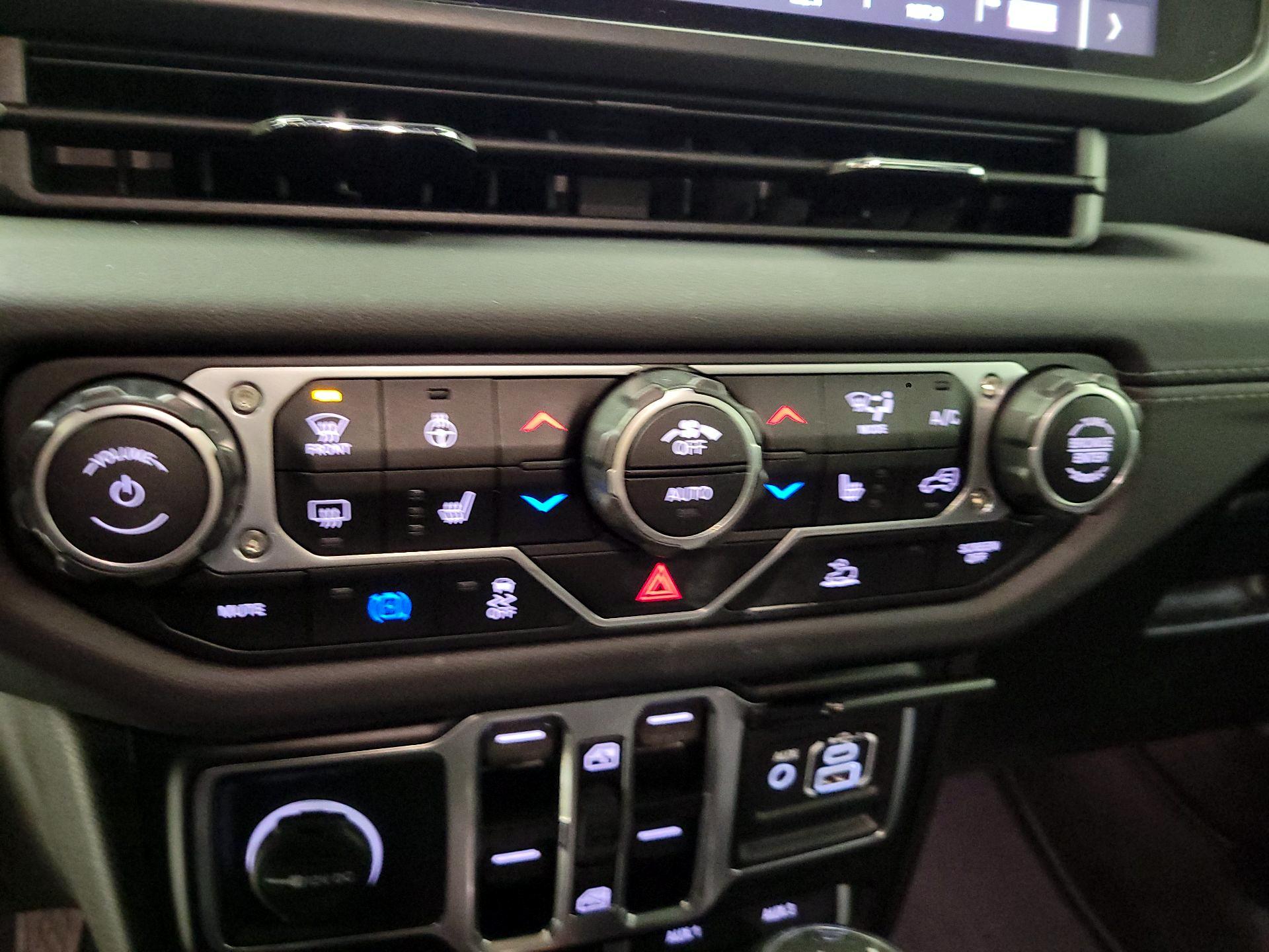 Thumbnail: 2024 Jeep Wrangler - 15