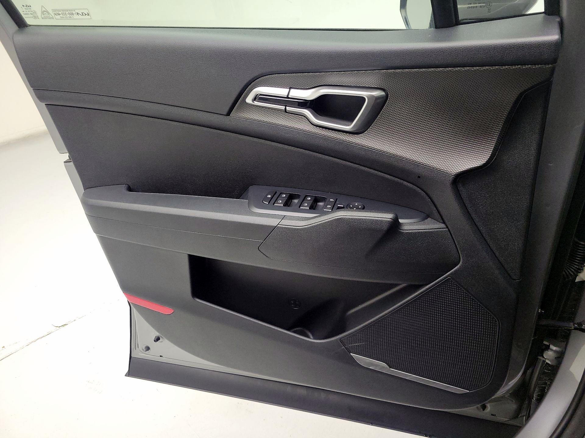 Thumbnail: 2023 Kia Sportage - 10