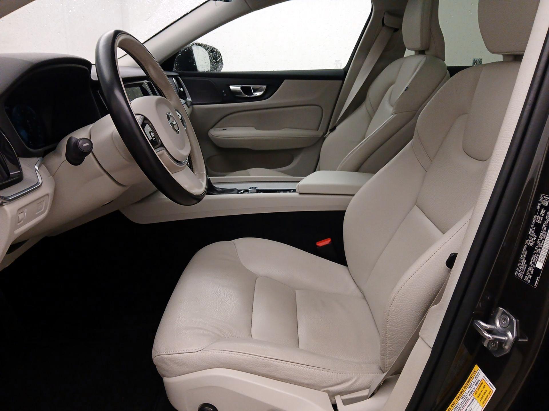 Thumbnail: 2022 Volvo S60 - 11