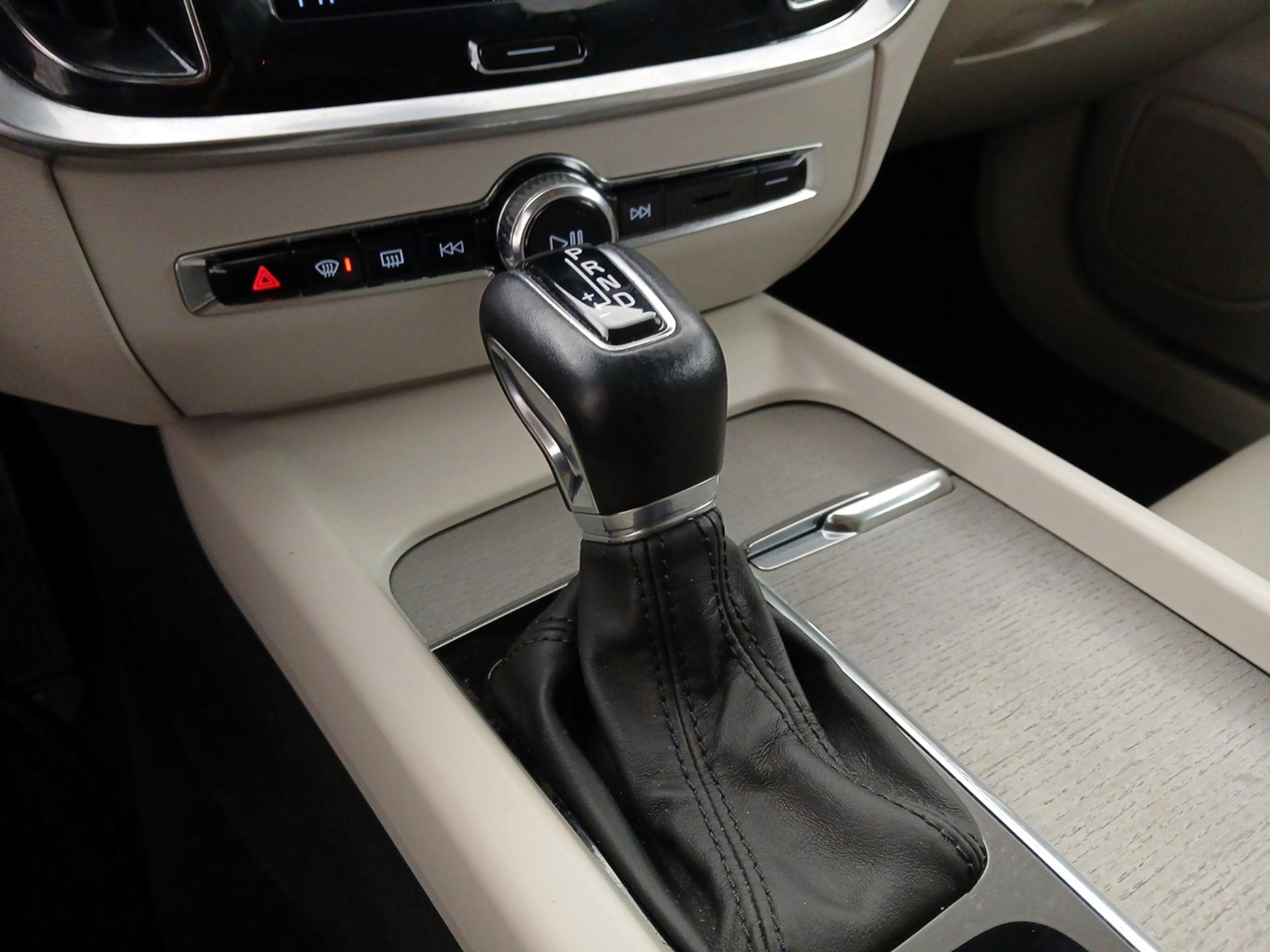 Thumbnail: 2022 Volvo S60 - 17