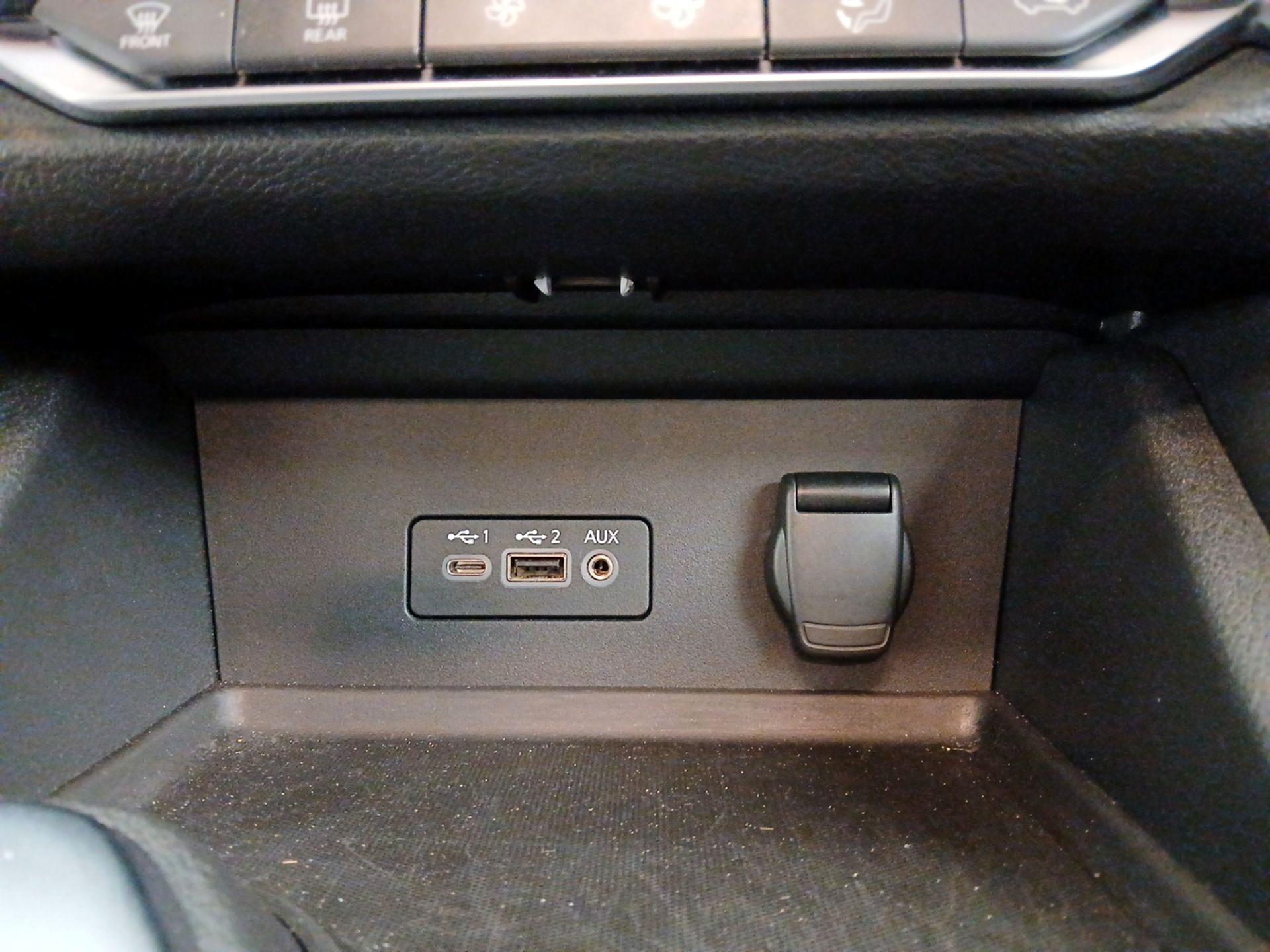 Thumbnail: 2021 Nissan Sentra - 18